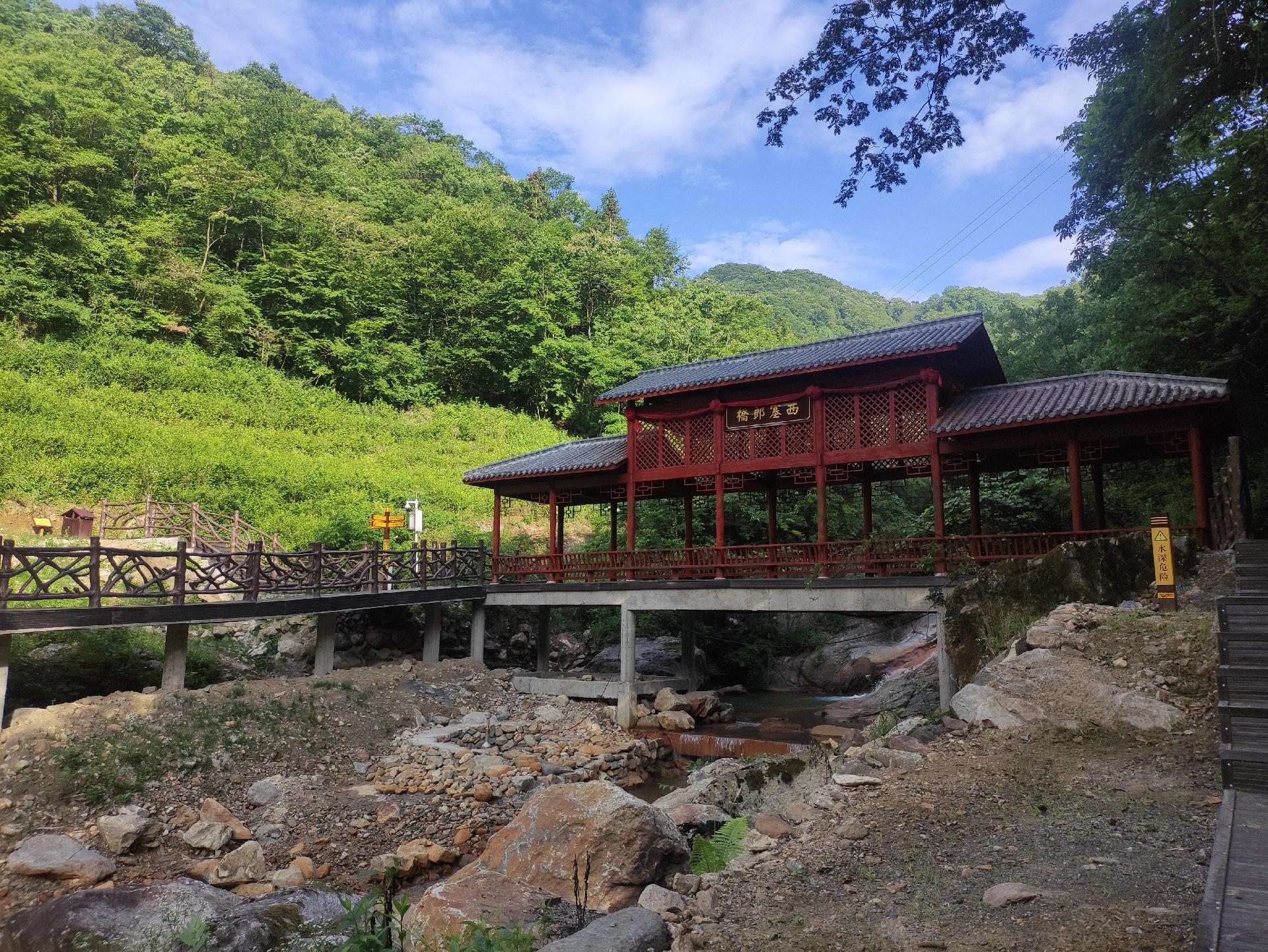 3-Day Xingshan Tour: Shennongjia Shenlong Cave's wonder, Zhaojun Village's cultural experience