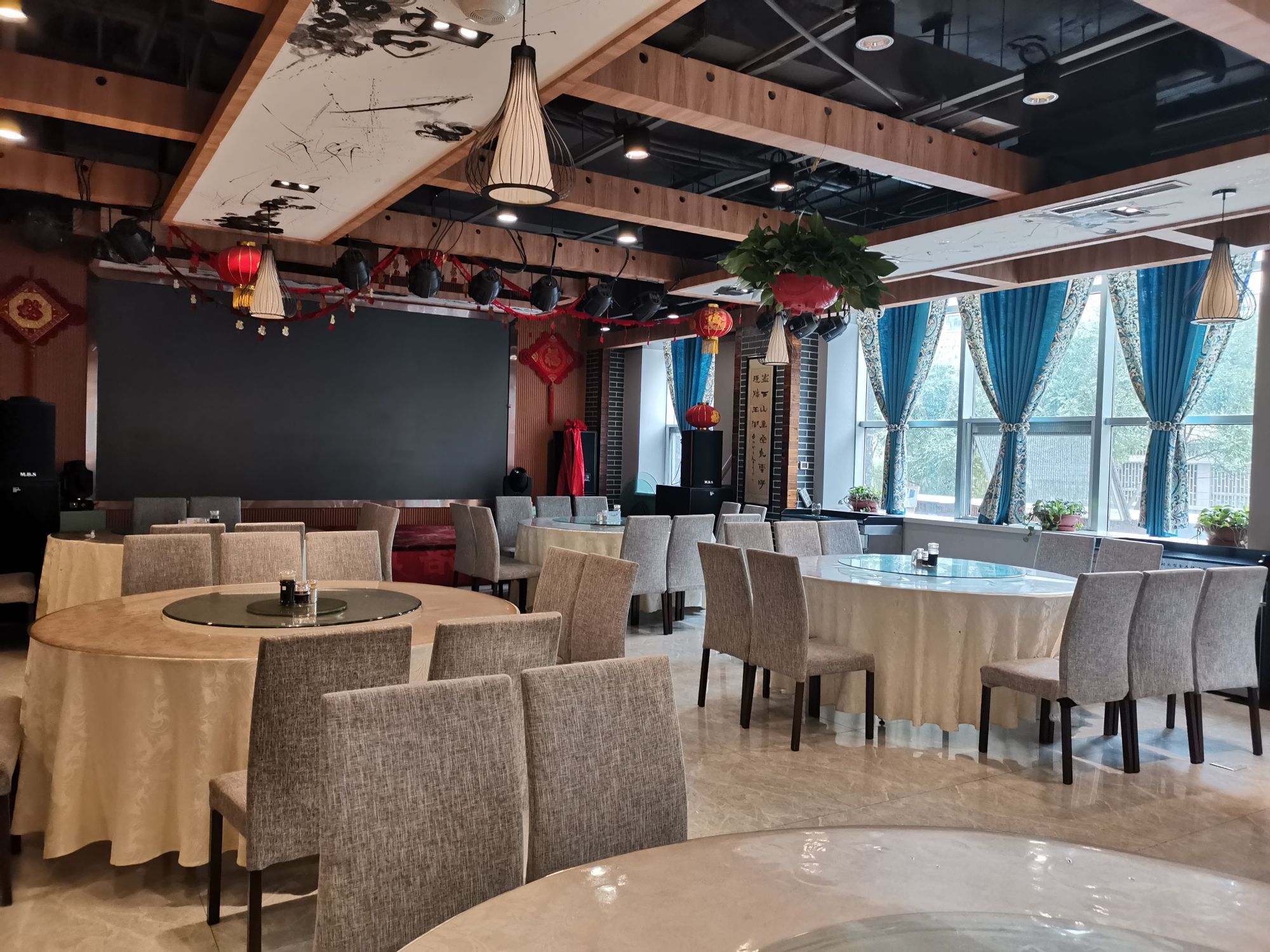 玉杰胖妈妈手抓餐厅·清真 4.0 分 24条点评 56/人 直线距离406m