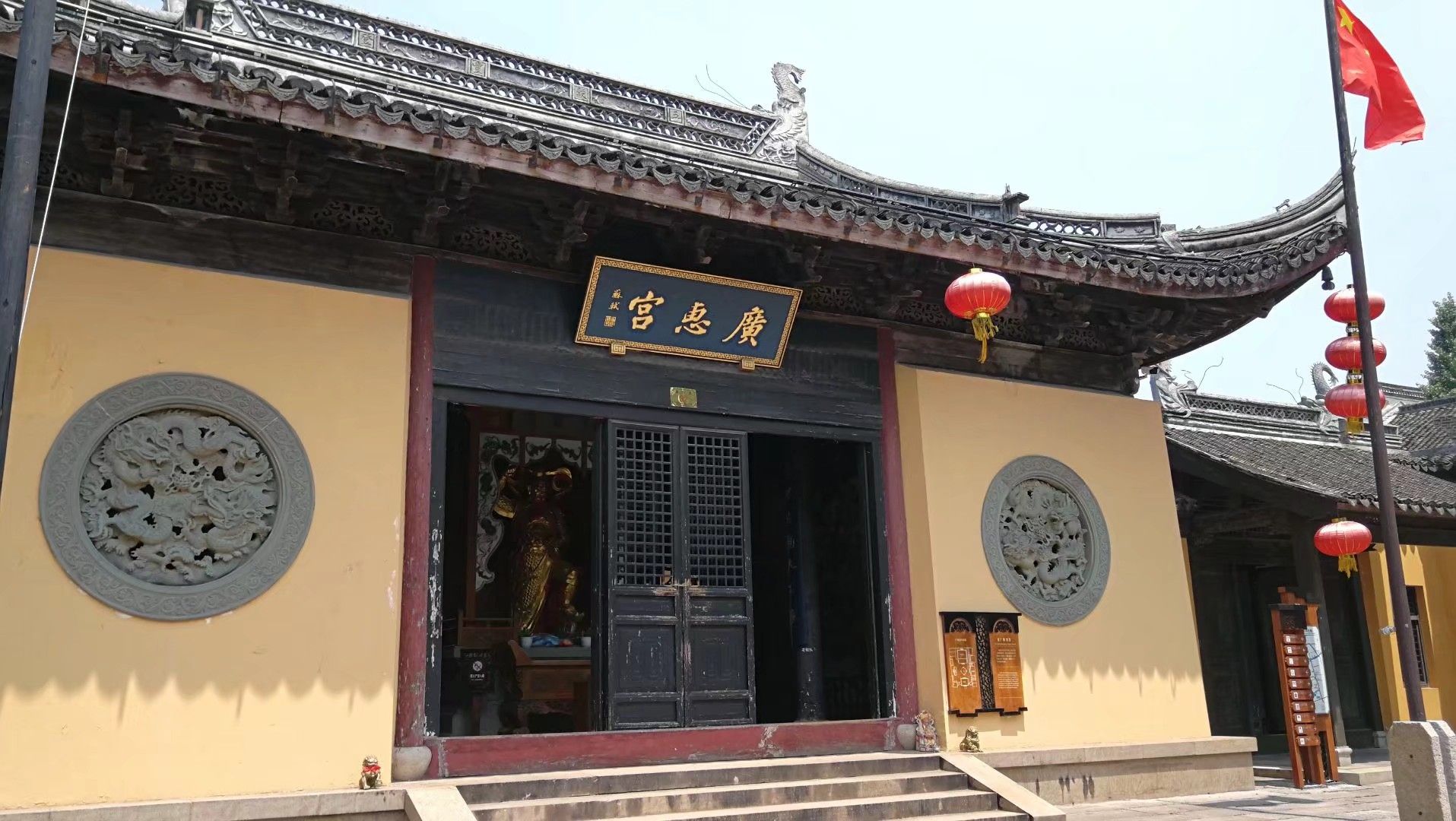 南浔的广惠宫修得非常漂亮殿内祀奉道教最高神三清神像始称广惠宫