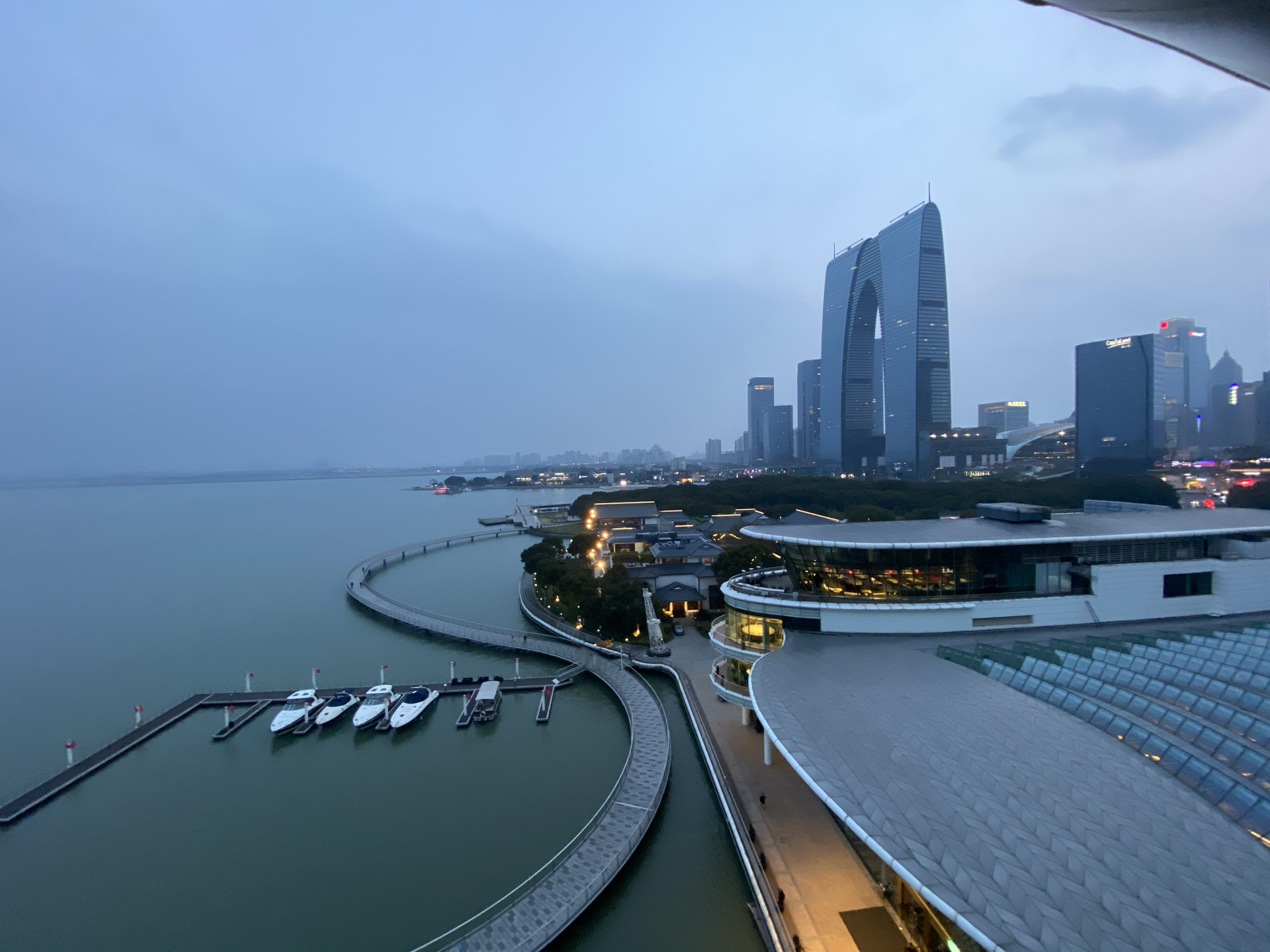 【携程攻略】苏州金鸡湖景点,春节期间,白天宅酒店90,晚上到金鸡湖