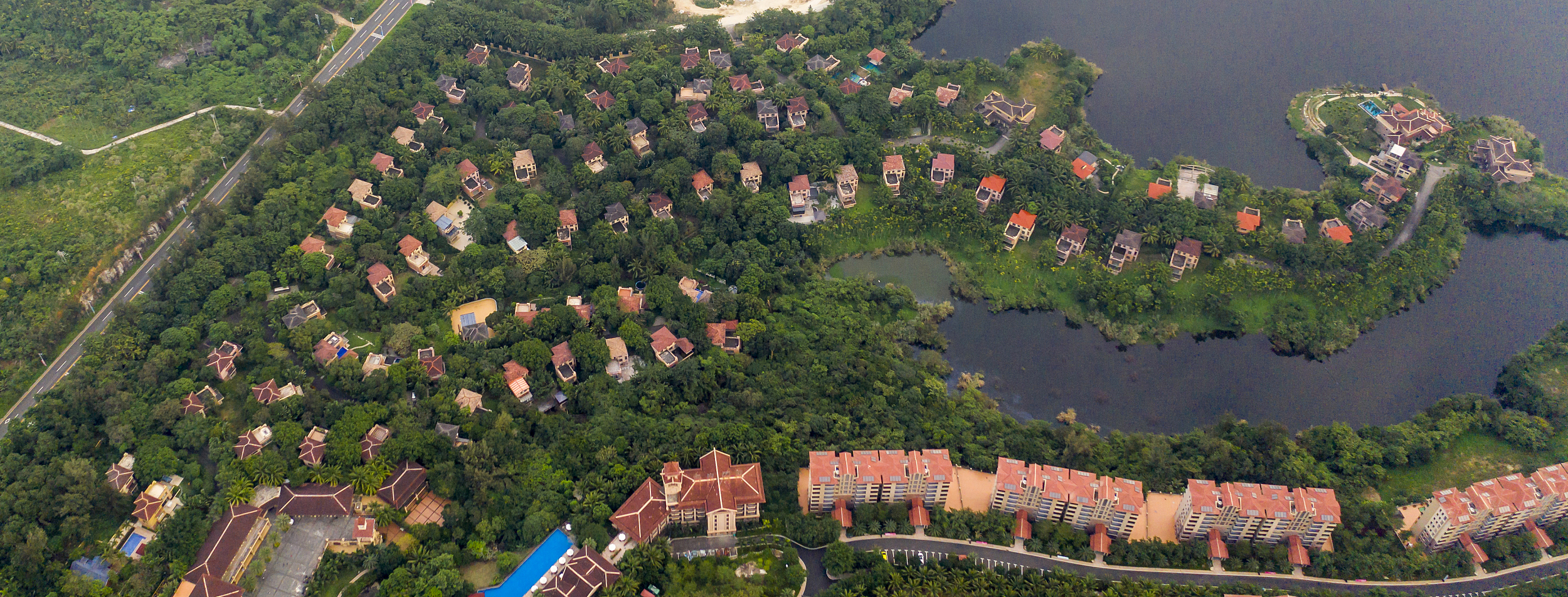 4-Day Wanning Tour: Shimei Bay's coastal scenery, Xinglong Tropical Botanical Garden's ecological charm