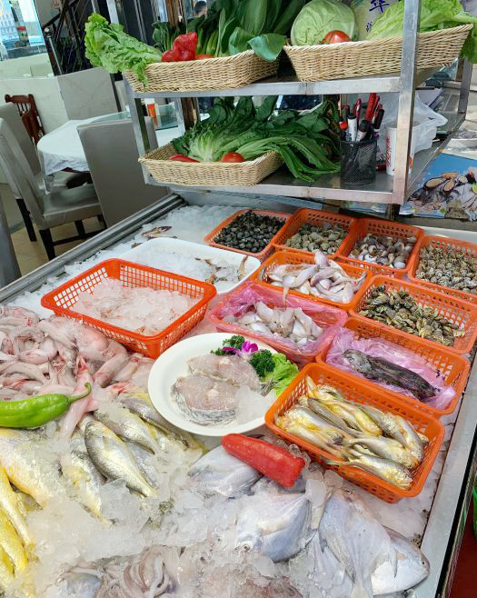 2023笑嘻嘻海鲜大排档(沈家门店)美食餐厅,店里的食材都很新鲜,可以当