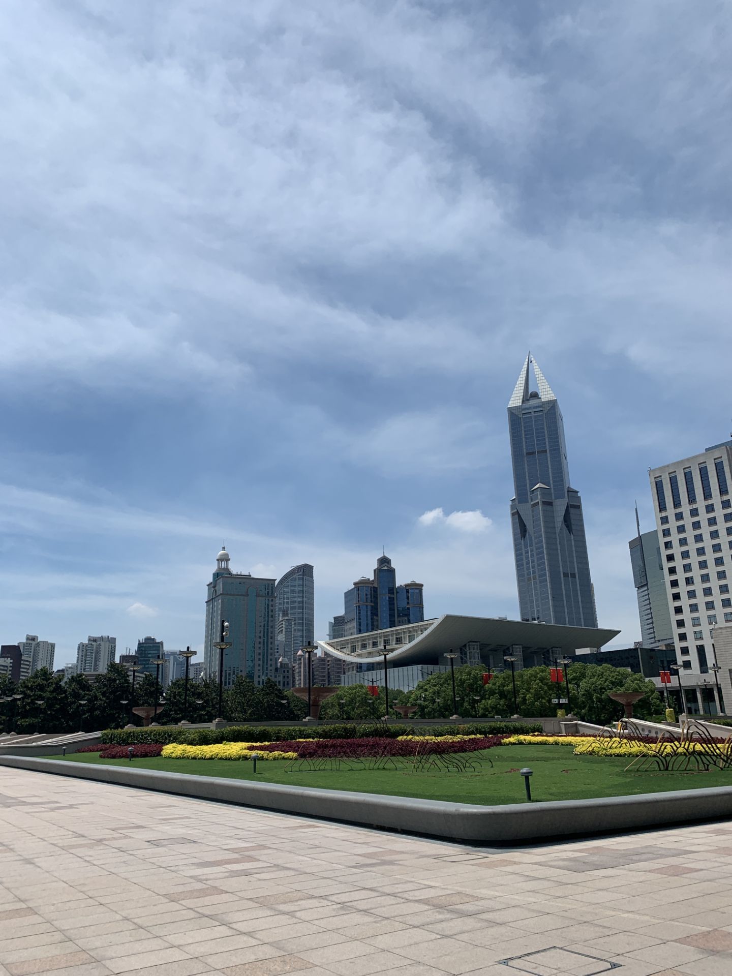 【携程攻略】上海人民广场景点,上海的人民广场面积是很大的,过去作为