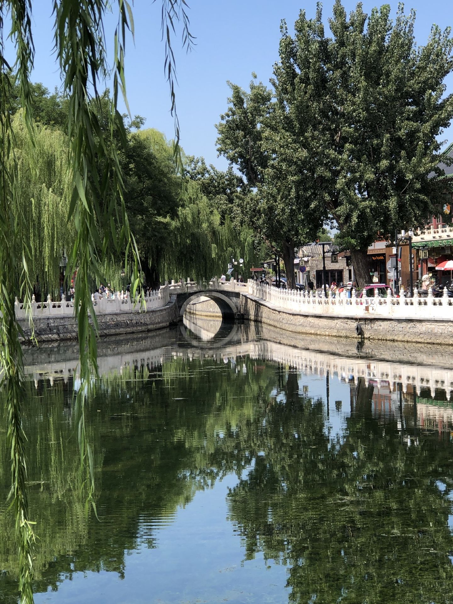 住北京站附近,想去北海公园,恭王府,什刹海,银锭桥,烟袋斜街,钟鼓楼