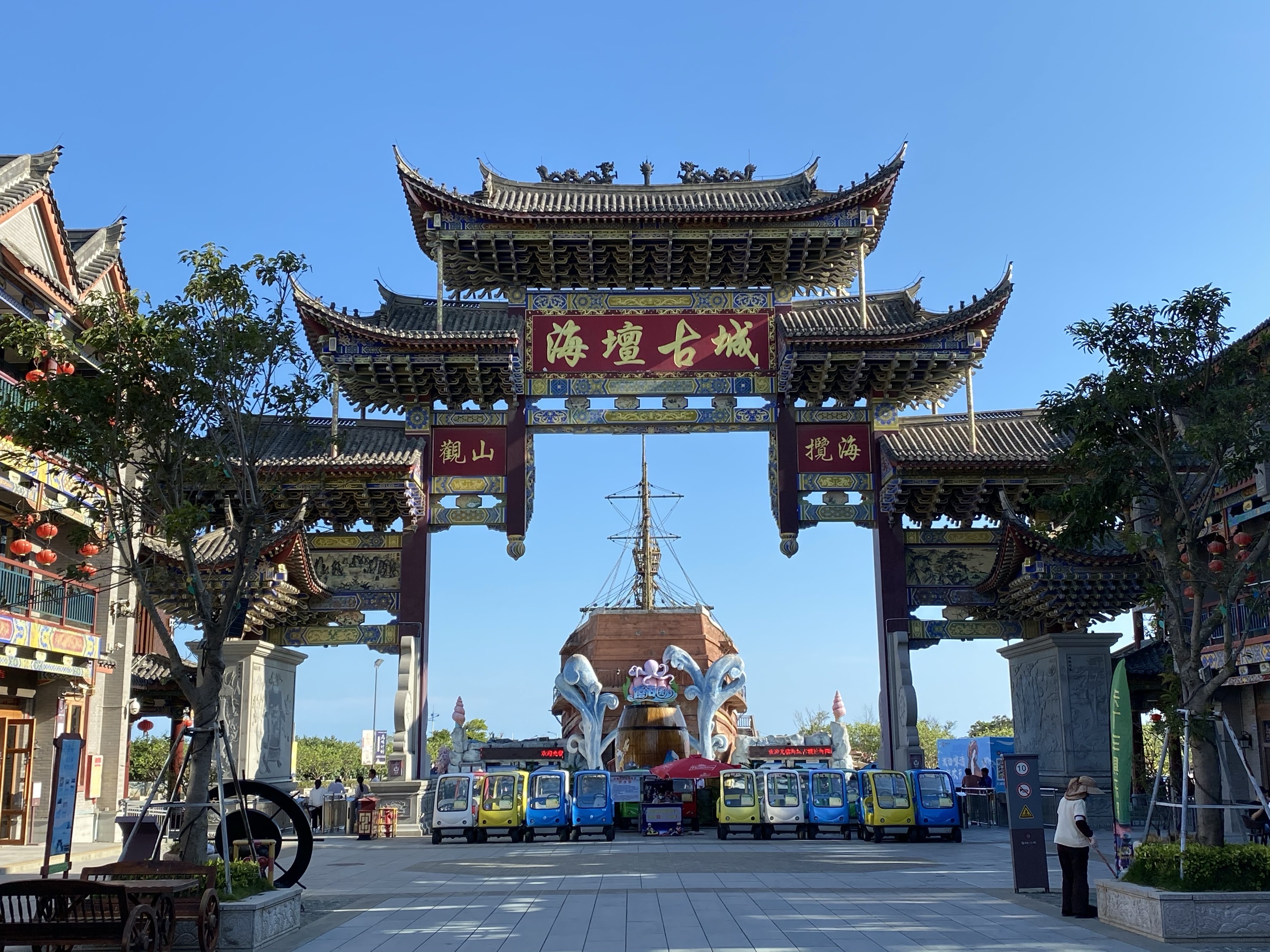 海坛古城是一个人造新"古城",里面的装修展示了几千年的闽都文化,闽南