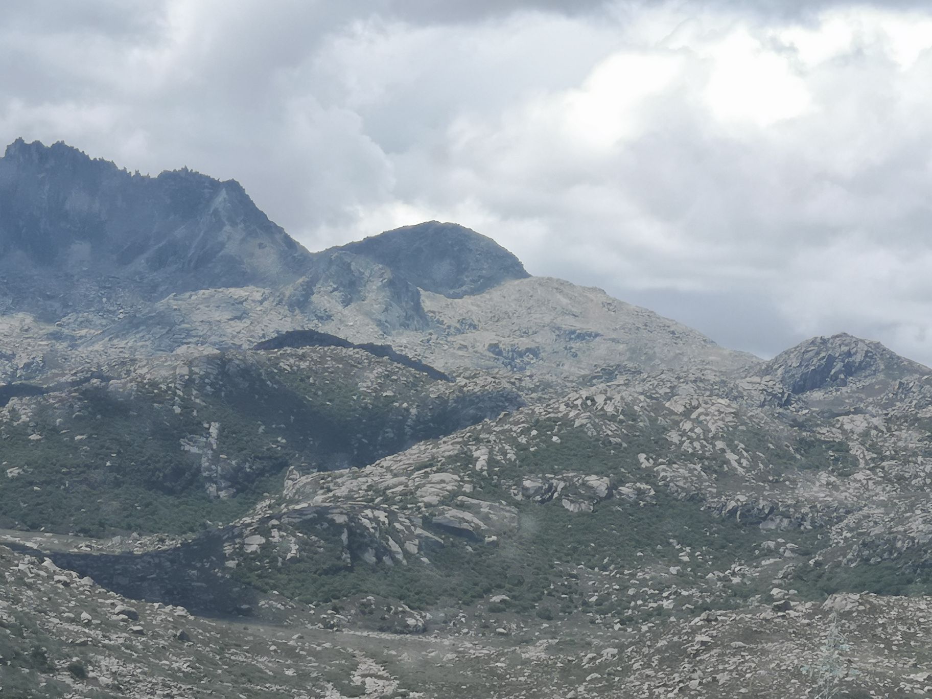 【携程攻略】理塘铁匠山垭口景点,铁匠山垭口是从理塘到喇叭垭乡,然日