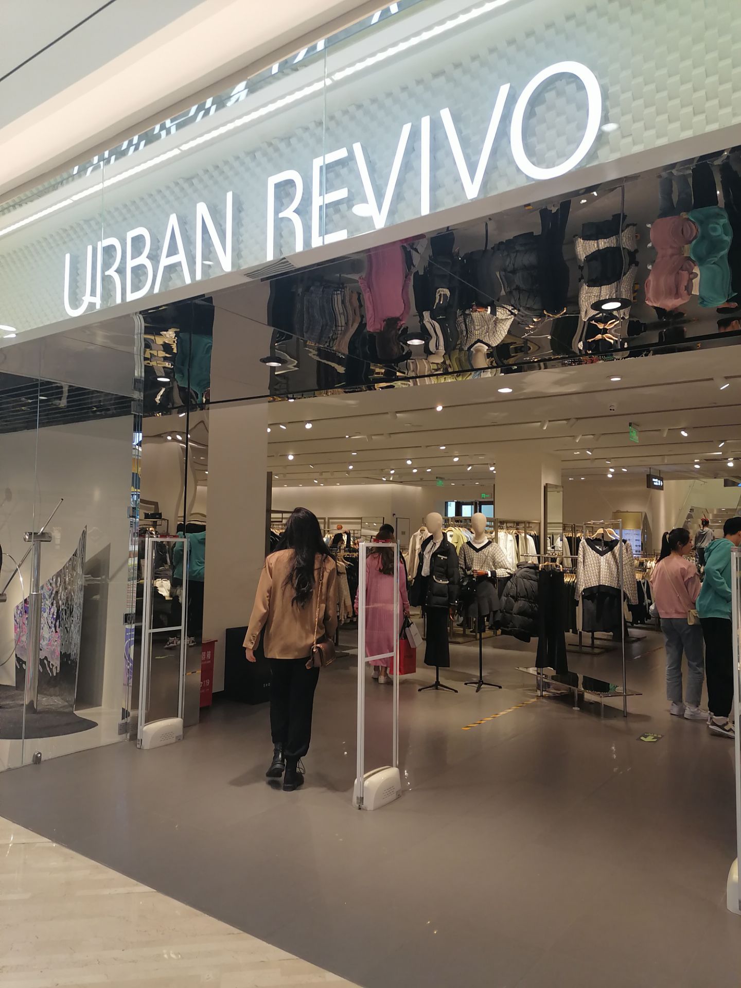 urbanrevivo(宝龙城店)