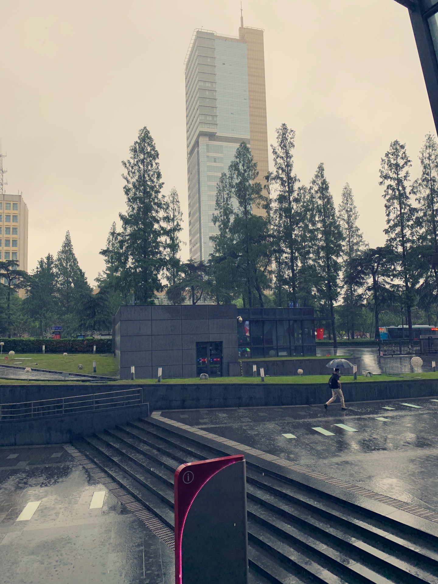 南京荔枝广场购物攻略,荔枝广场物中心/地址/电话/营业时间【携程攻略