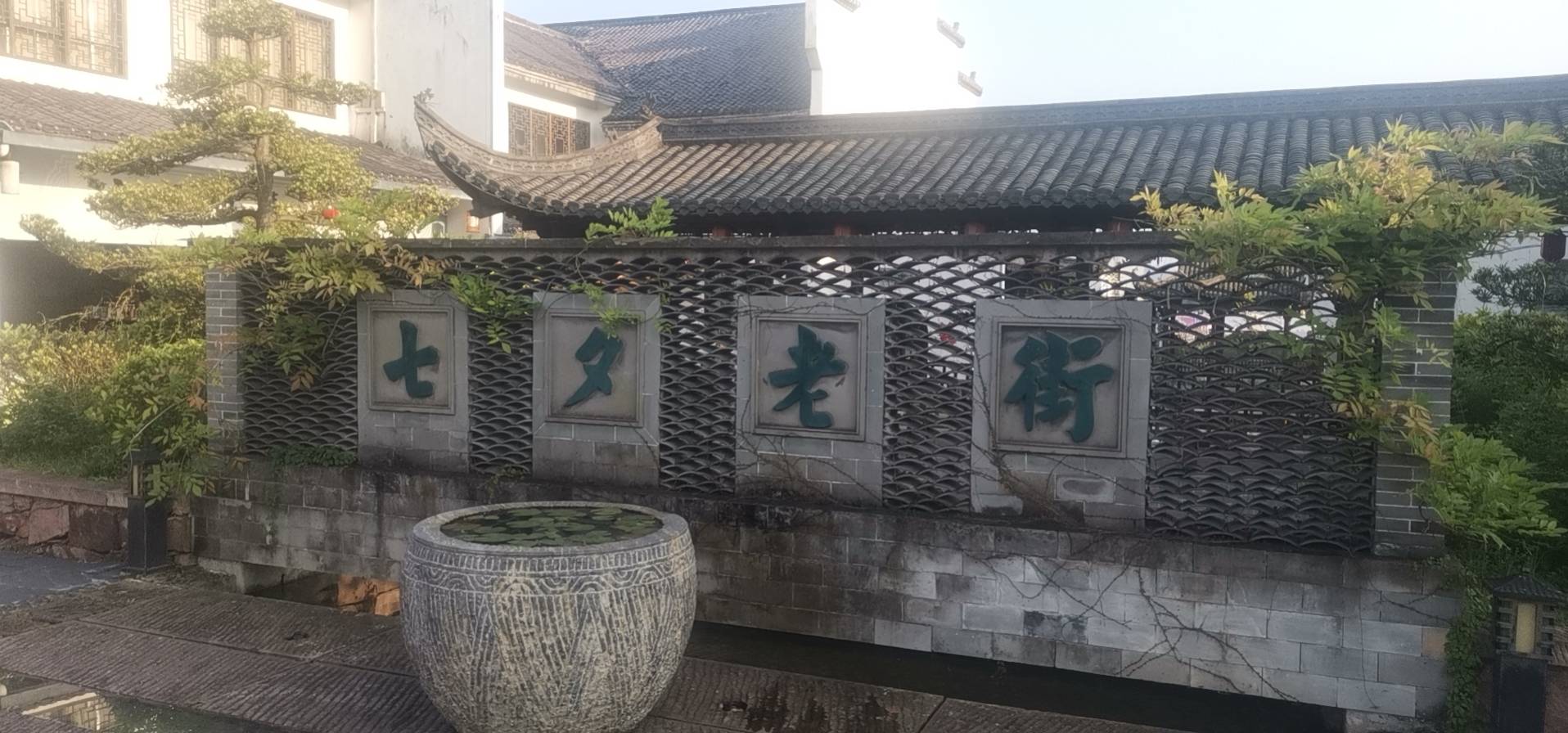 1-Day Xinyu Tour: Romantic Qixi Old Street, Wonders of the Cave Capital of China