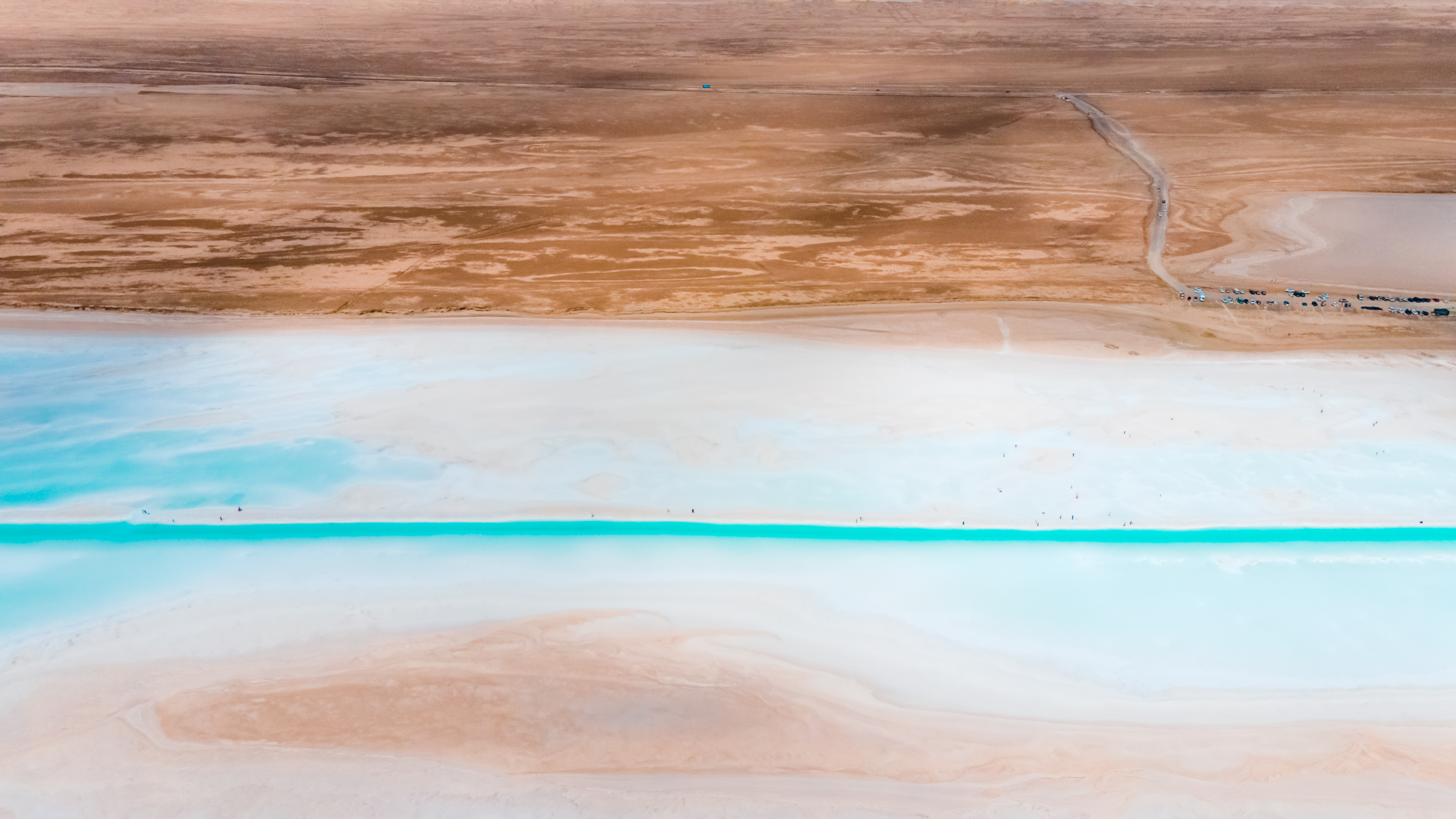 2-Day Golmud Tour: Exploring the Mirror of the Sky and Yadan Landforms