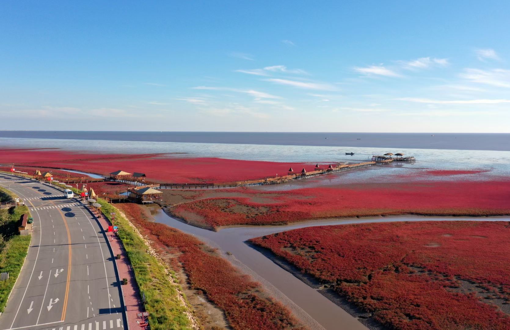 即将截稿——“世界红色海岸线”盘锦红海滩摄影大展--中国摄影家协会网