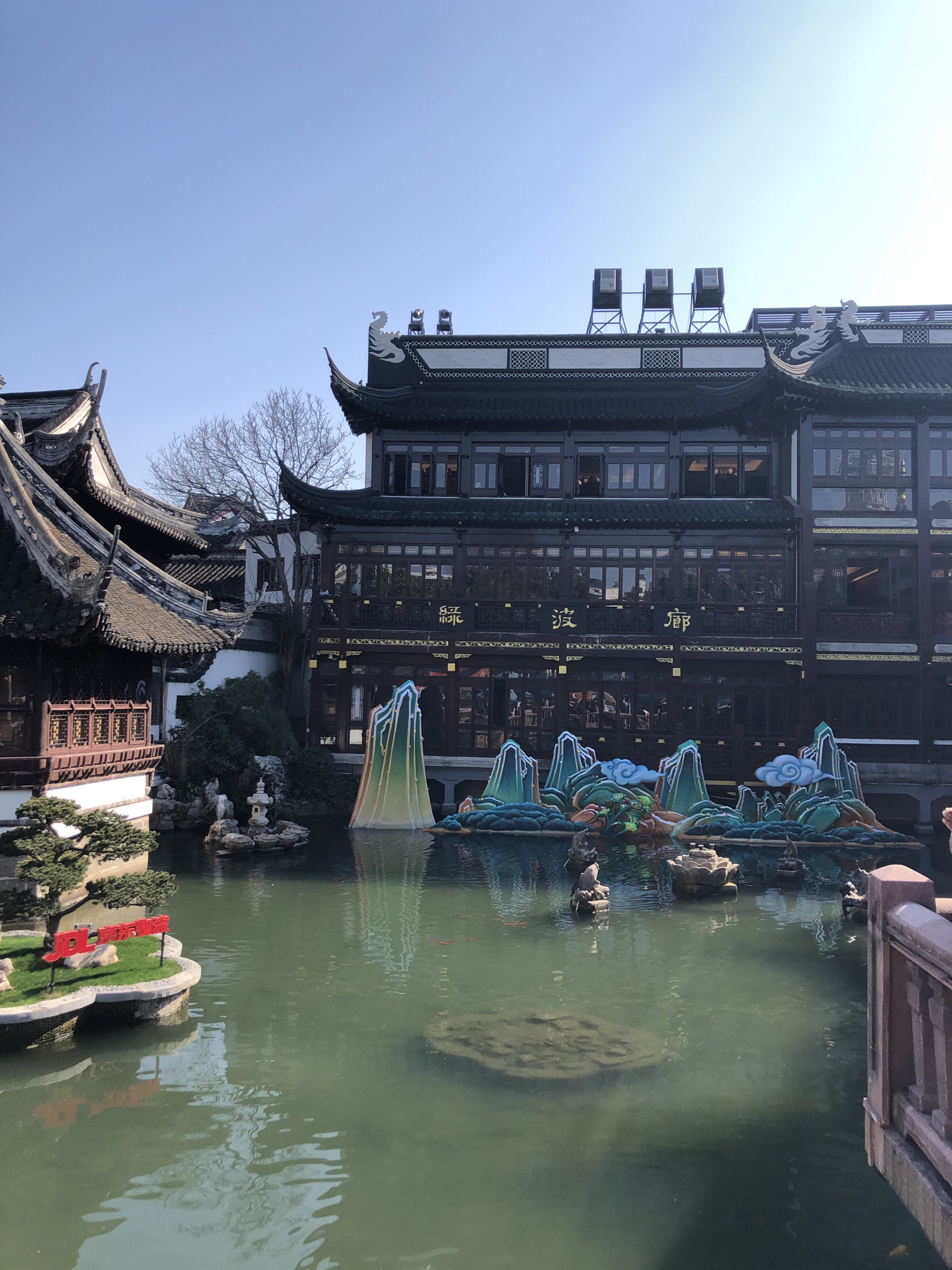 【携程攻略】上海湖心亭景点,九曲桥是上海城隍庙风景中心,附近可观