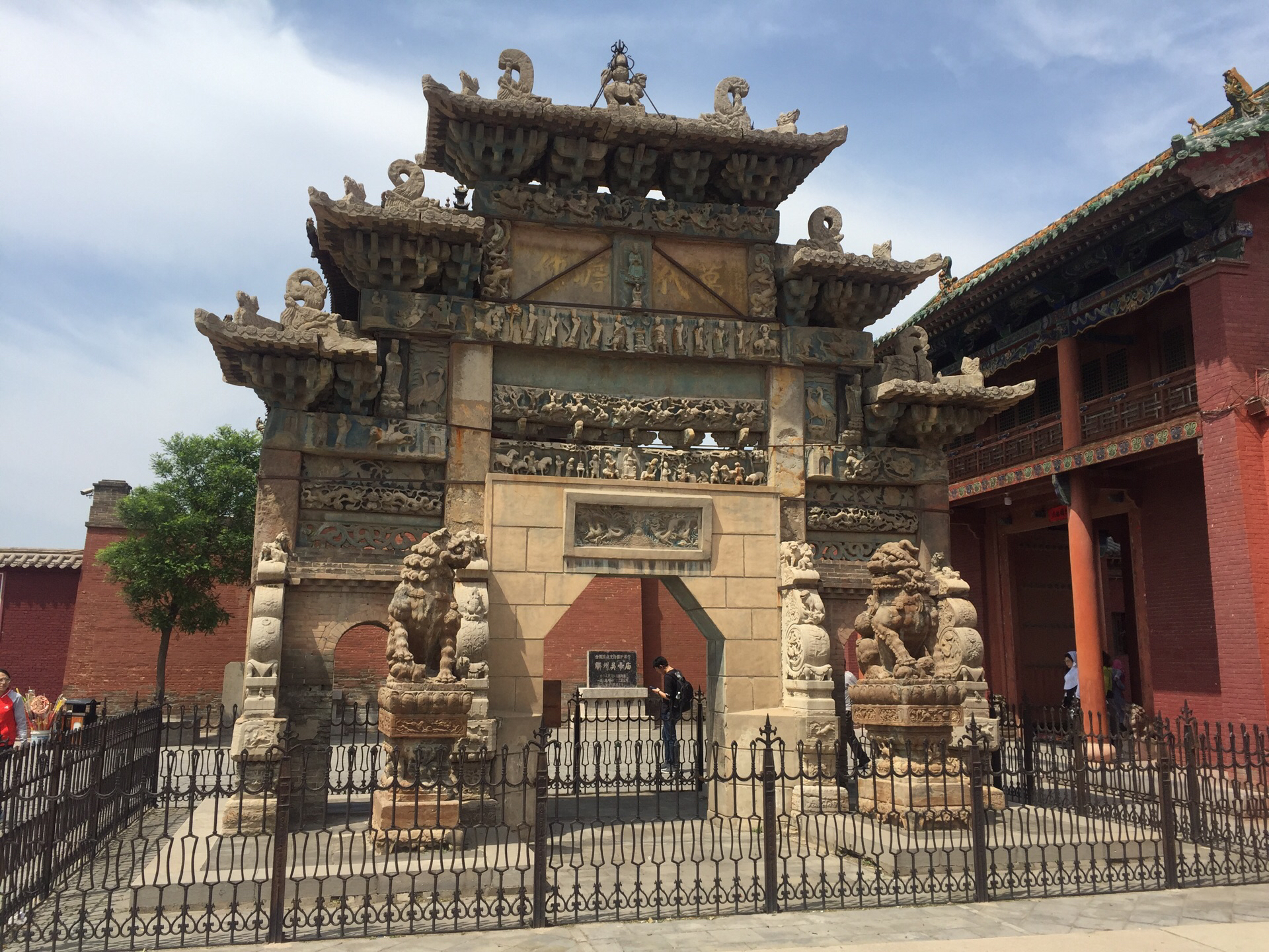 中国关帝庙千千万，为什么最大的关帝庙一间房子有那么多匾额？_关羽而