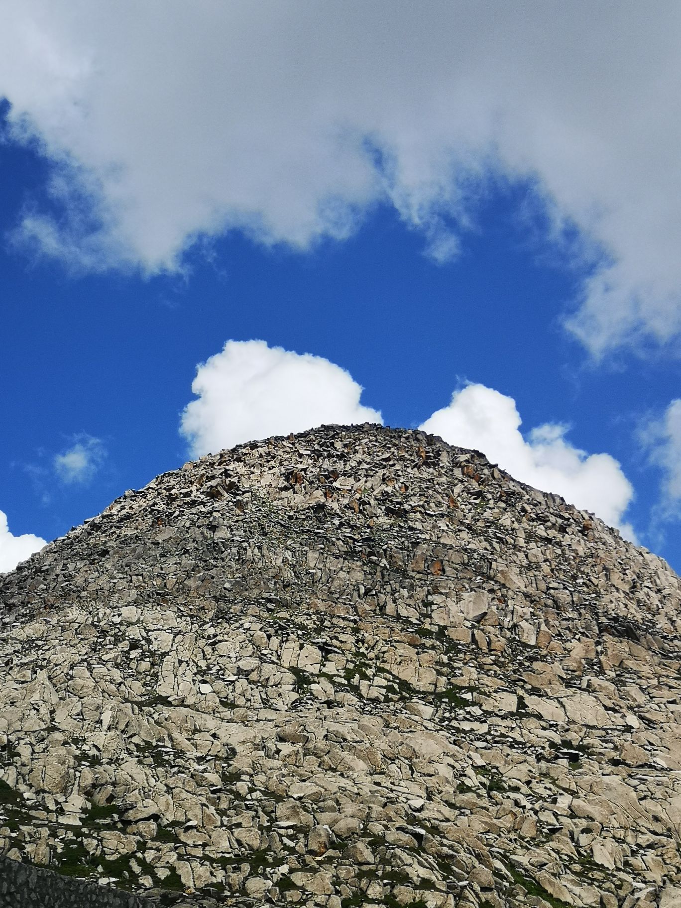 【携程攻略】理塘铁匠山垭口景点,铁匠山垭口是从理塘到喇叭垭乡,然日
