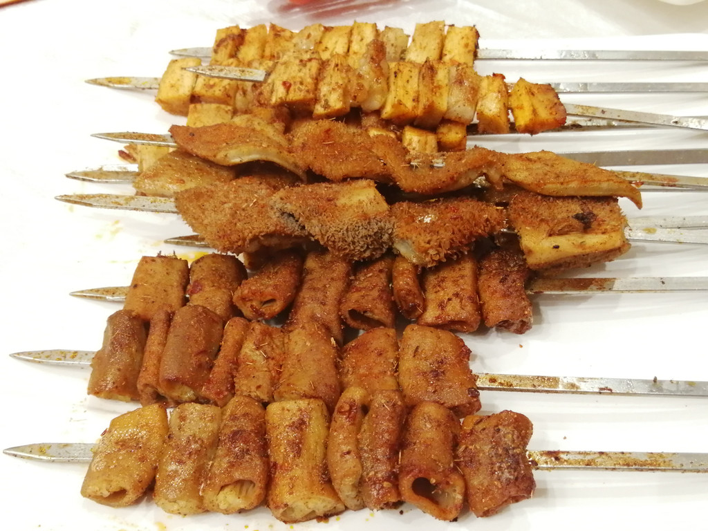 烤羊肠,牛肚,板筋,在南宁阿布都吃这些新疆烤串会上瘾的!