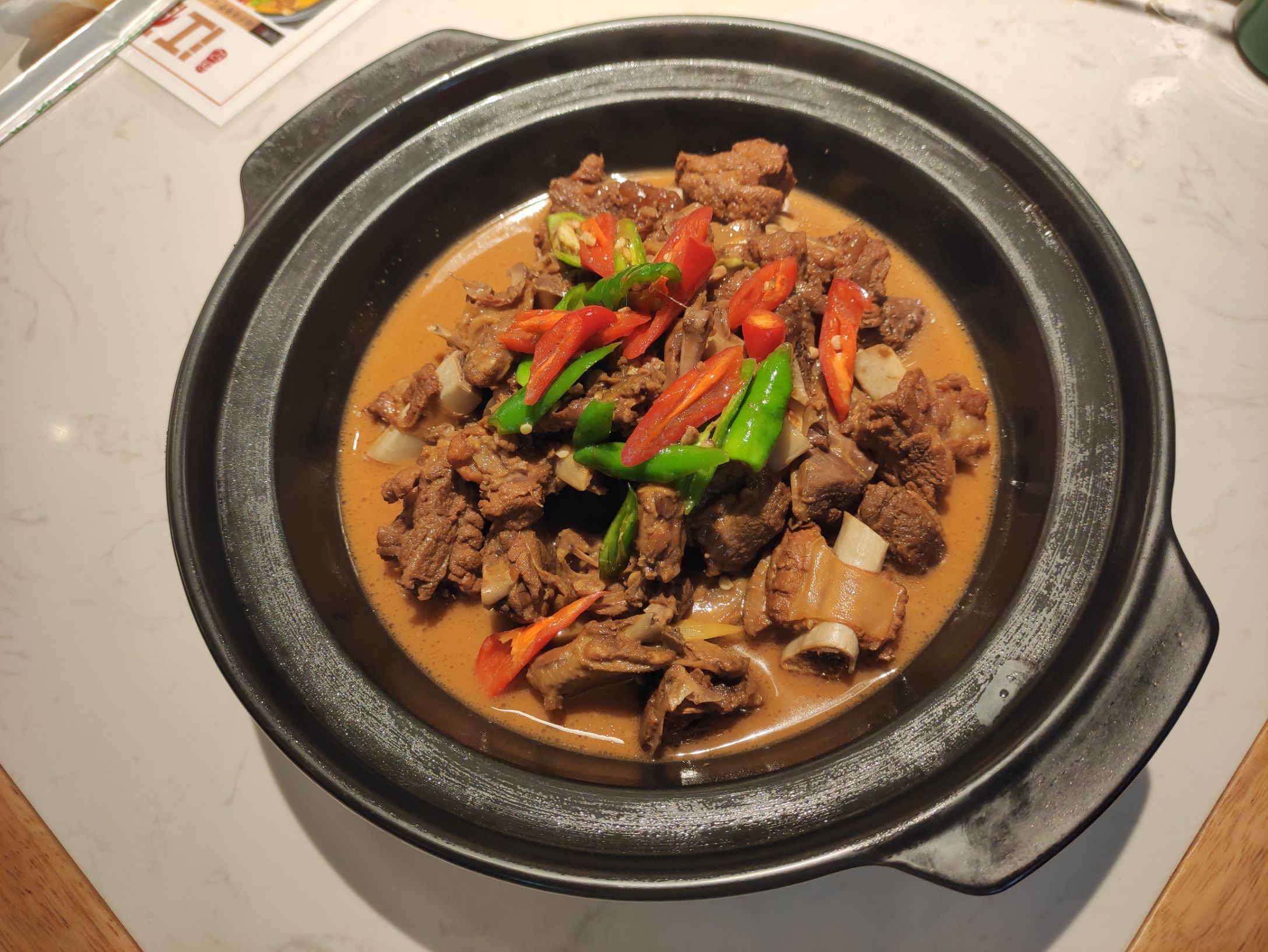 鸽子烧排骨分量足鸽子肉和排骨肉炖的比较软烂好吃入味店里装修环境不