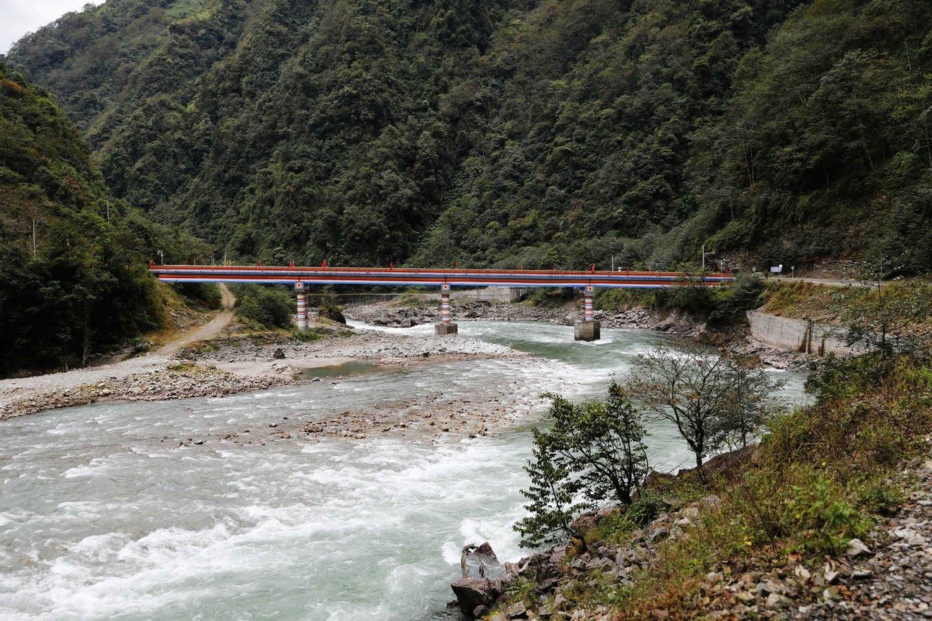 【携程攻略】贡山独龙江景点,独龙江位于云南怒江州贡山县西部,在我国