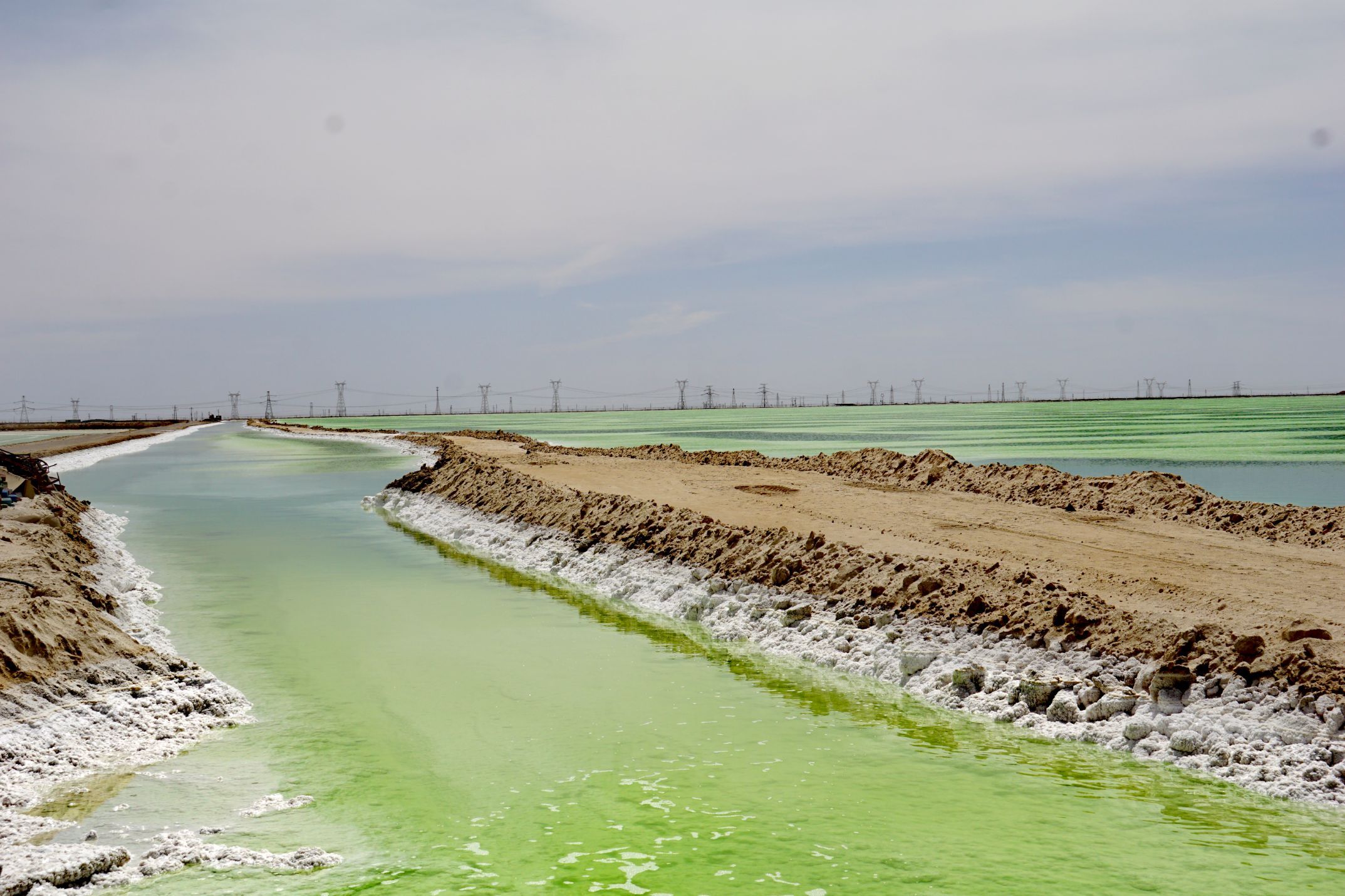 察尔汗盐湖面积?_察尔汗盐湖面积比青海湖