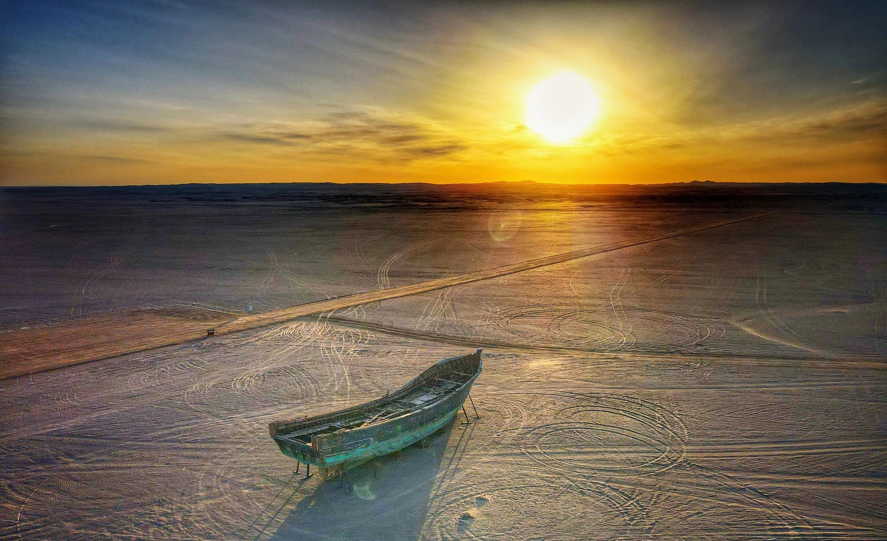 4-Day Ejin Banner Tour: Explore the Populus Euphratica Forest, Black City Ruins and Ceke Port