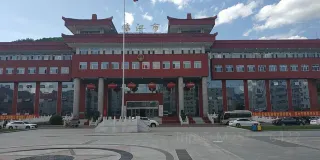 3-Day Linjiang Tour: Zhonghua Gate and Jiangxindao Park, Huashan National Forest Park and Emperor Pu Yi Residence