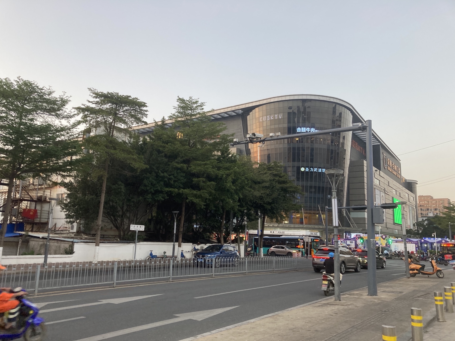 麦当劳(沙井京基百纳广场店)