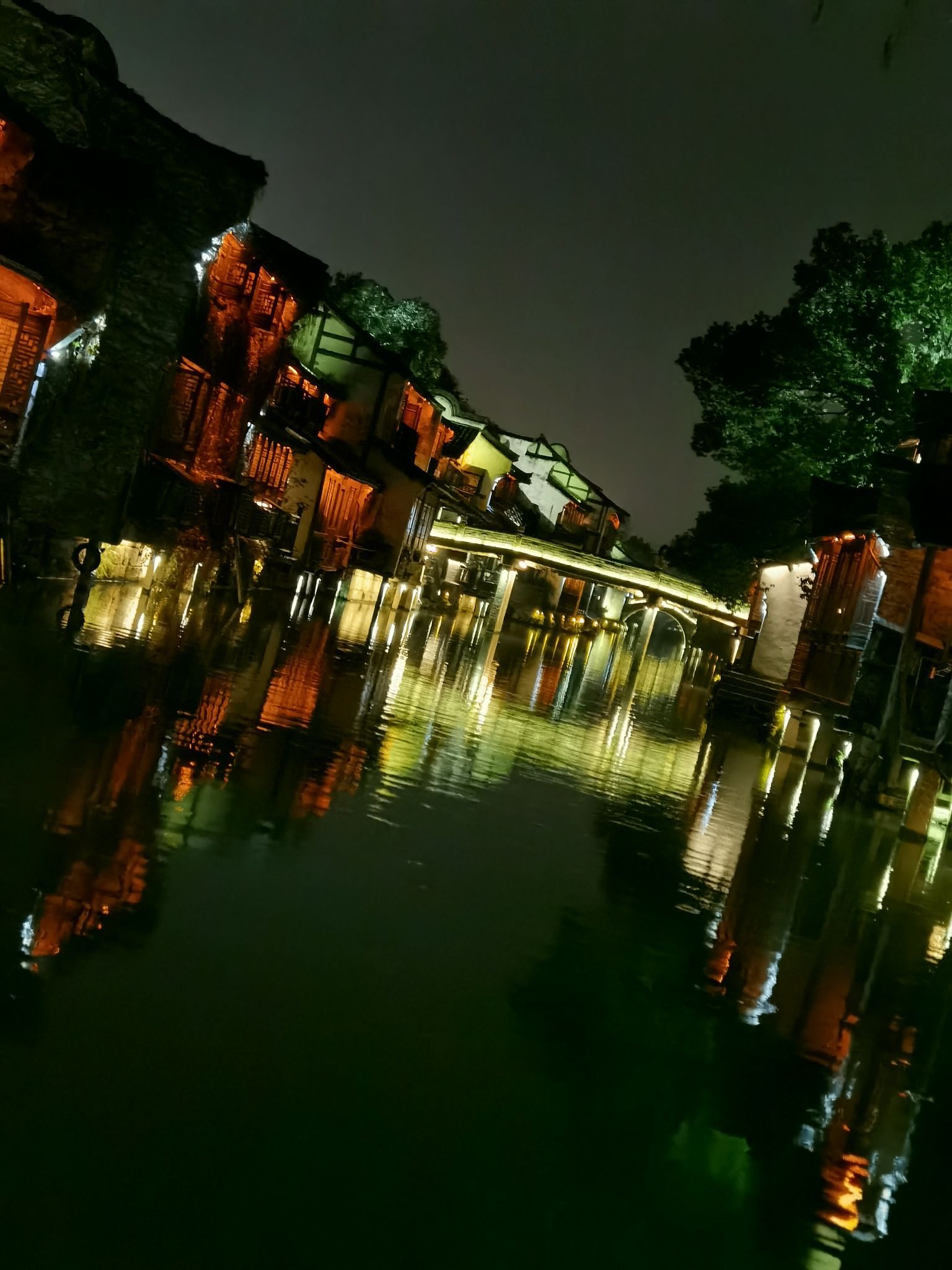 【携程攻略】乌镇西栅夜游景点,喜欢静的可以错峰去哦,这个时候人不多