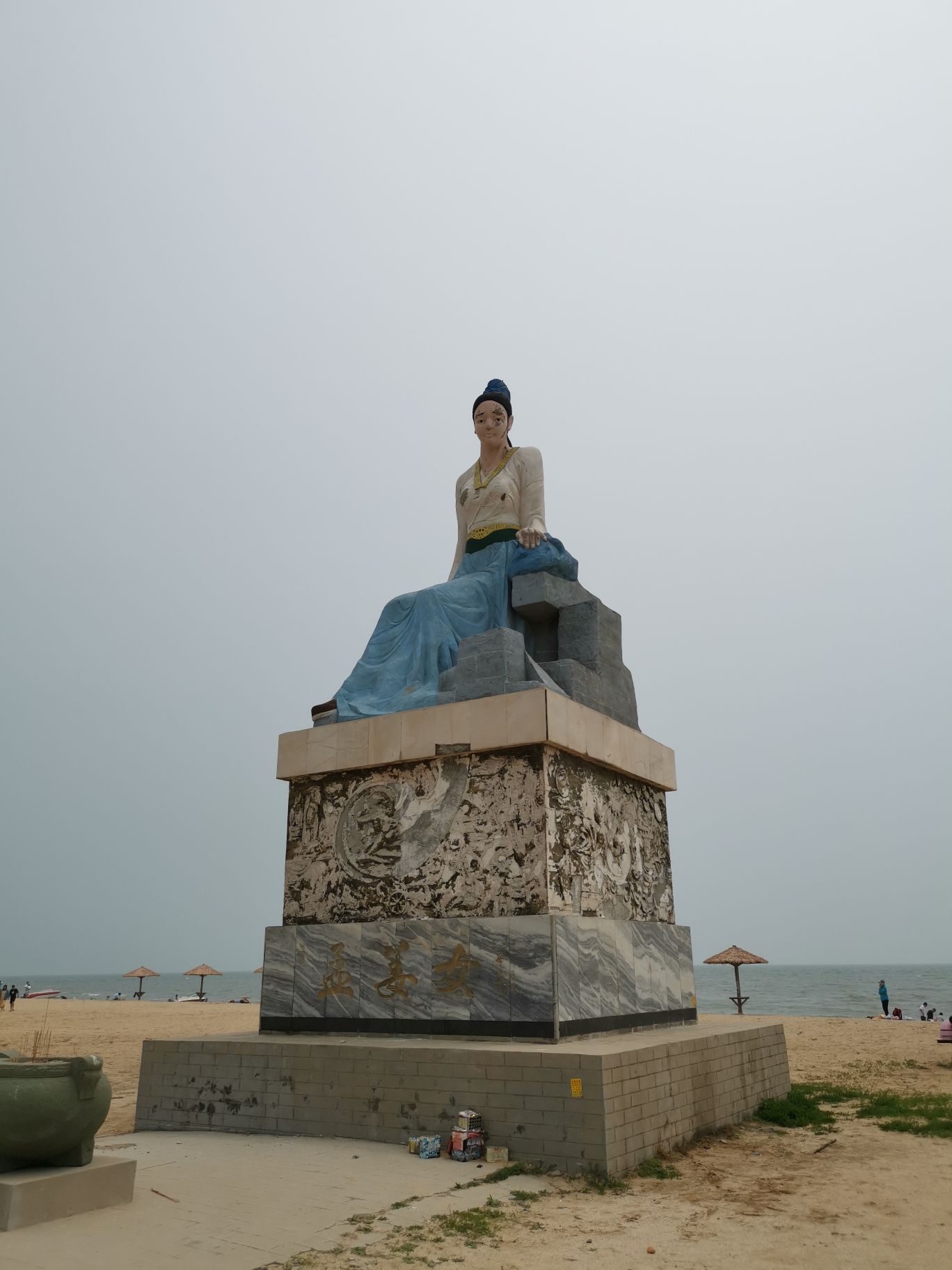 【携程攻略】东戴河孟姜女坟景点,坐落在东戴河碣石浴场内,与姜女石遥