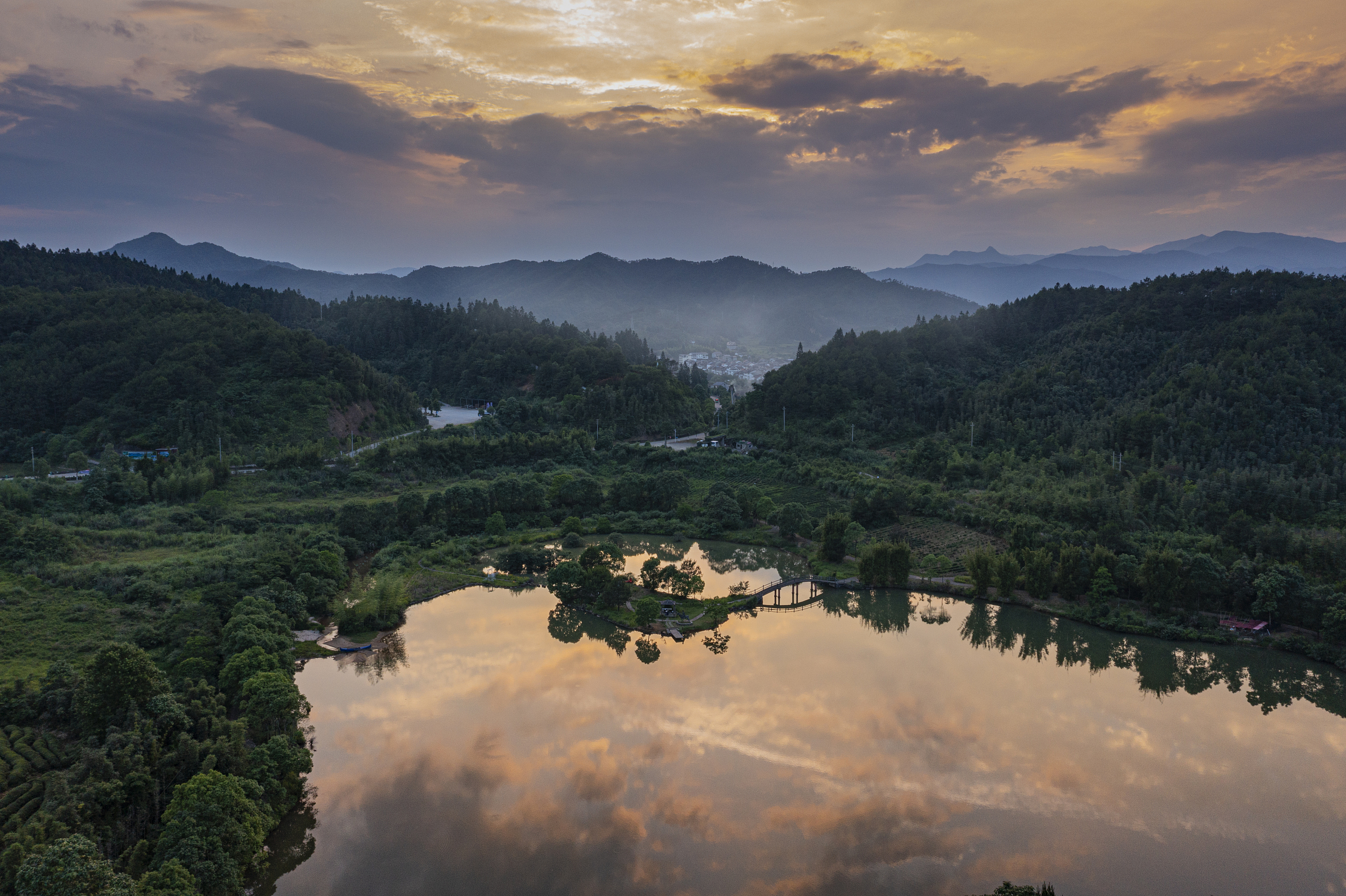 4-Day Wuyishan Tour: The Majestic Qinglong Waterfall and the Charm of Wuyi Tea