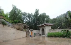 4-Day Yulin Tour: Northern Shaanxi Folk Culture, Hongjiannao's Scenic Lakes