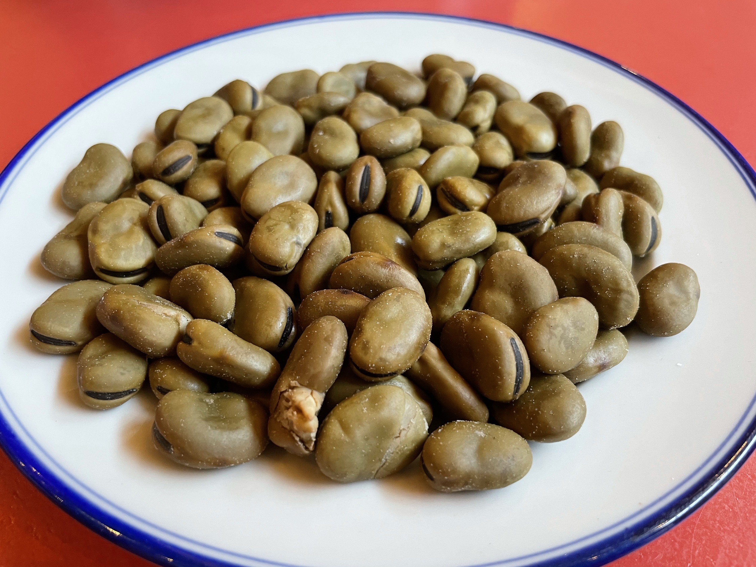 鲁迅故里附近的咸亨酒店,茴香豆是一定要点的,毕竟孔乙己里面的描述过