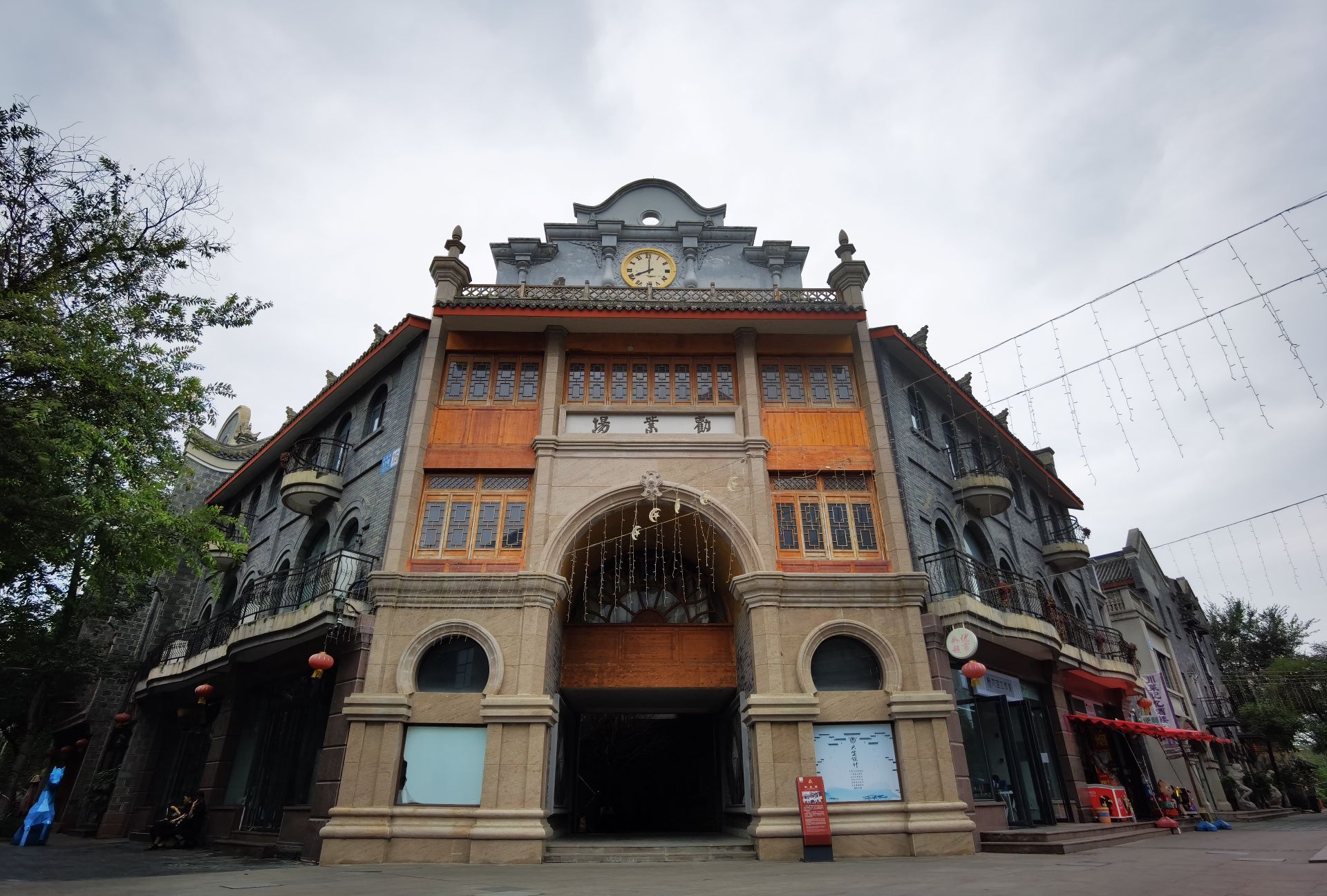 位于三河古镇的锦门地处南丝绸之路起点在小镇体验民国风建筑在丝绸