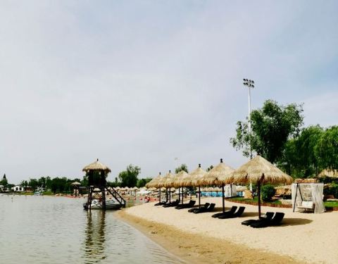 梅河口海龙湖沙滩浴场图片