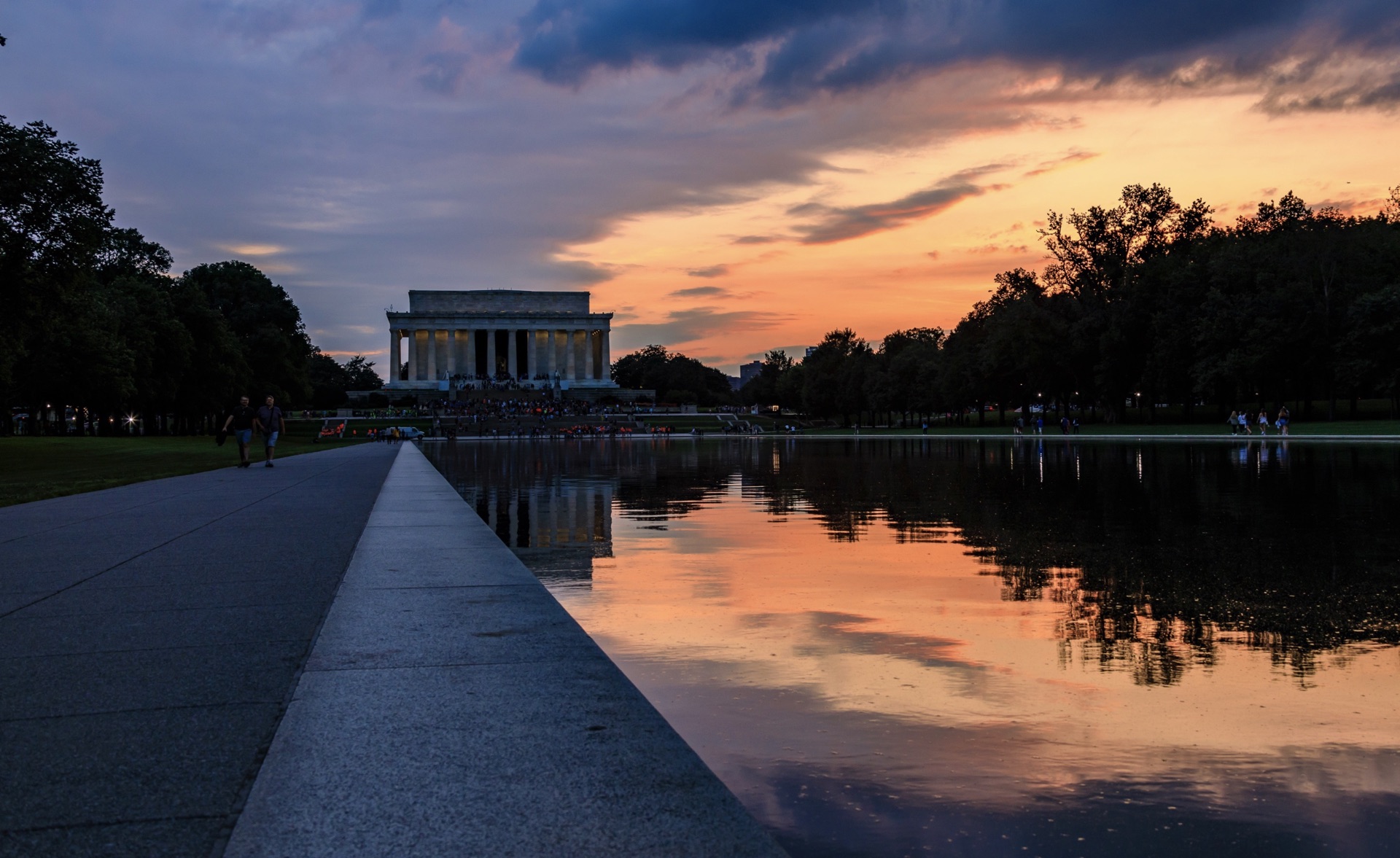 【携程攻略】华盛顿美国国会大厦景点,华盛顿地区有名的建筑，经常会被误认为是白宫，旁边的大草坪大理的非…