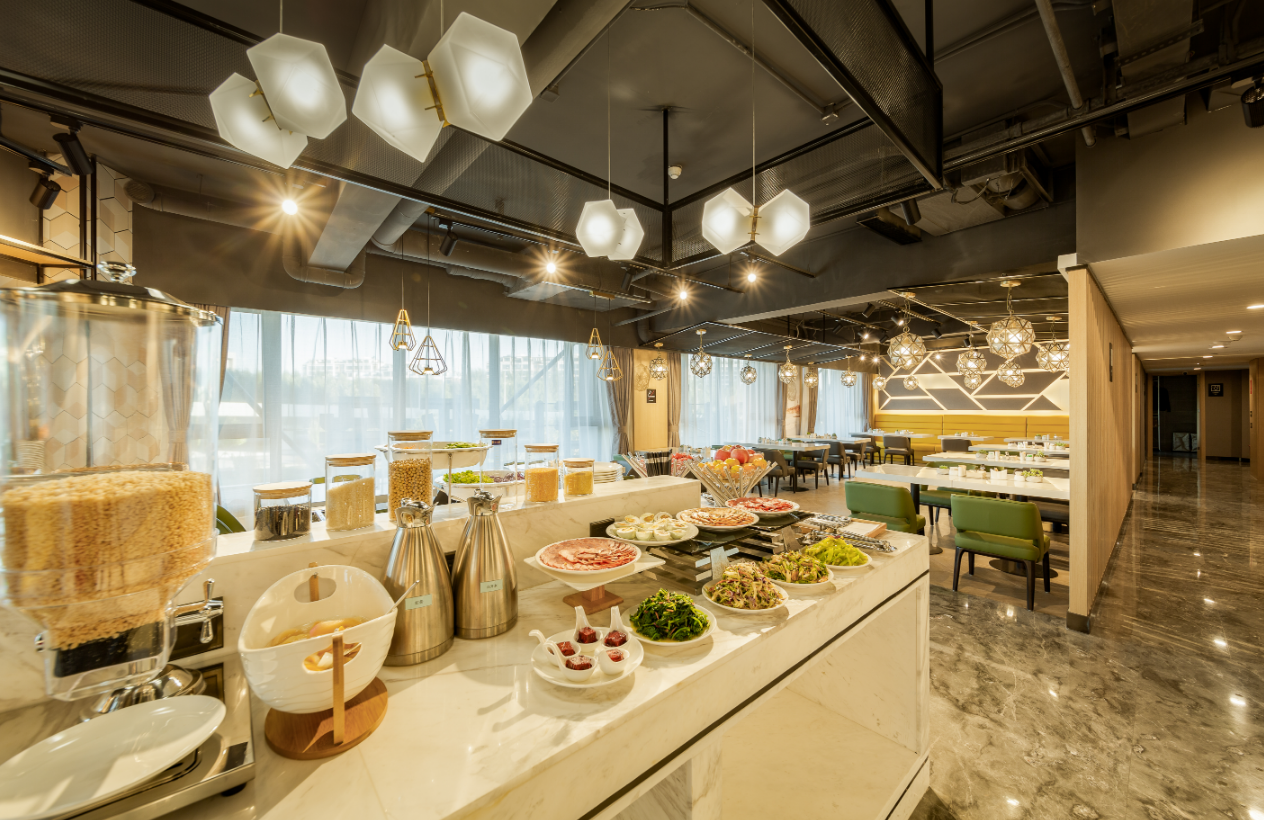 长春摩天活力城生态广场亚朵酒店·餐厅 直线距离163m