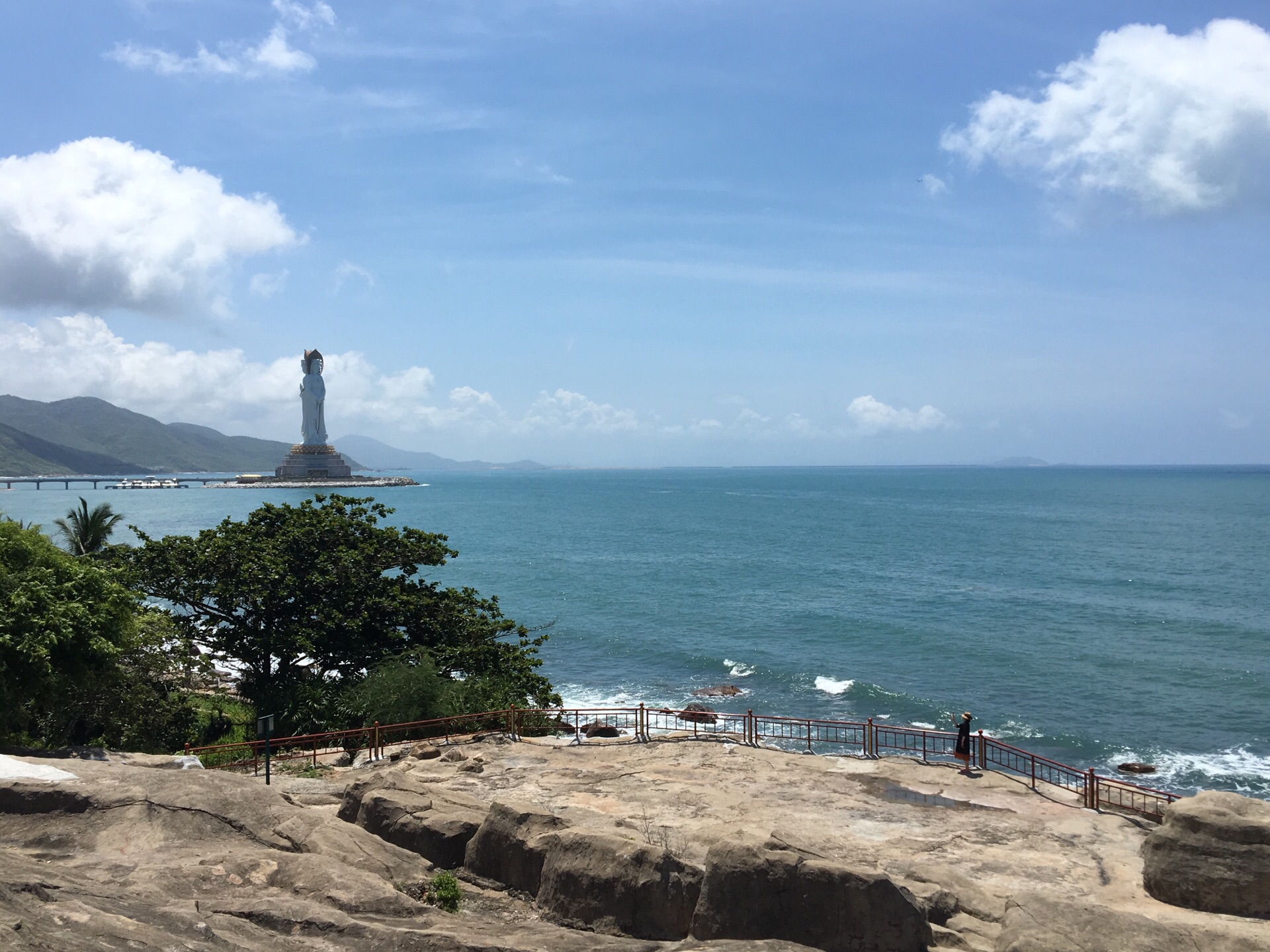 南山寺,位於海南省三亞市得南山景區內,也是我們國家最南邊的一個大寺