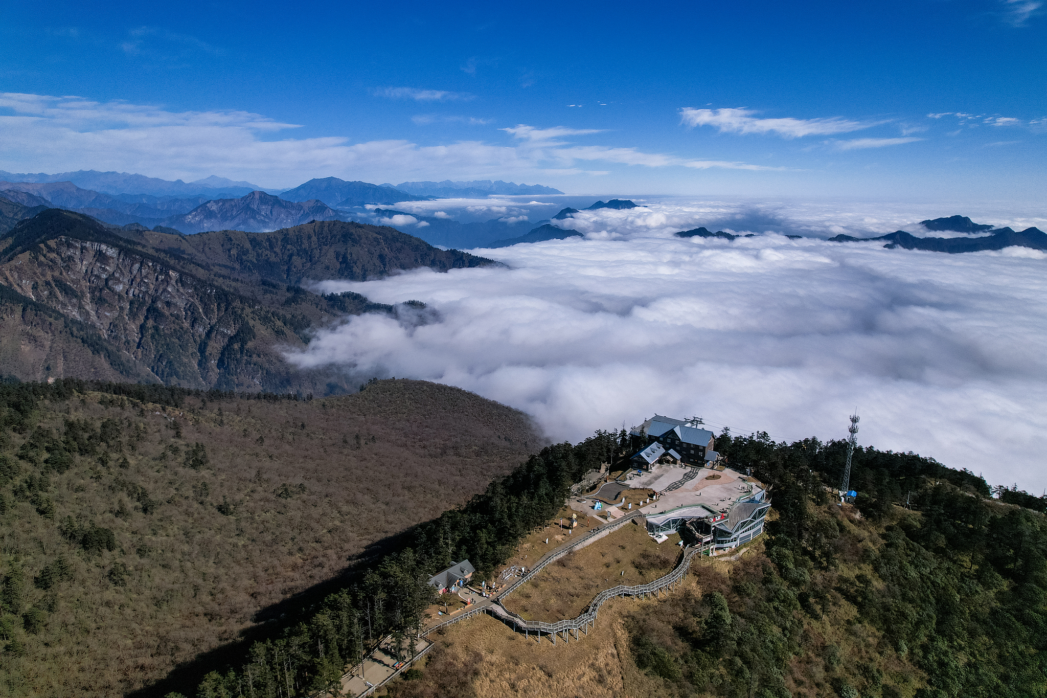 1-Day Dayi Tour: The Majesty of Xiling Snow Mountain, the Tranquility of Riyue Plateau