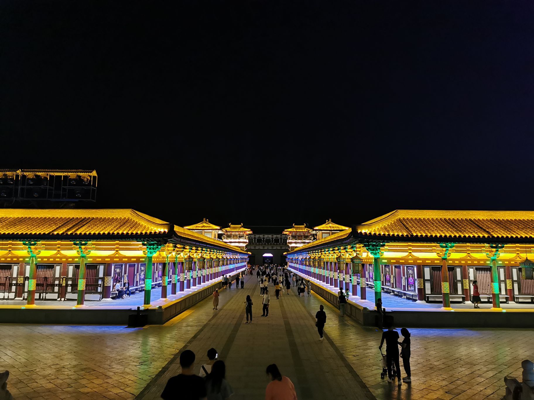 襄阳唐城夜景图片