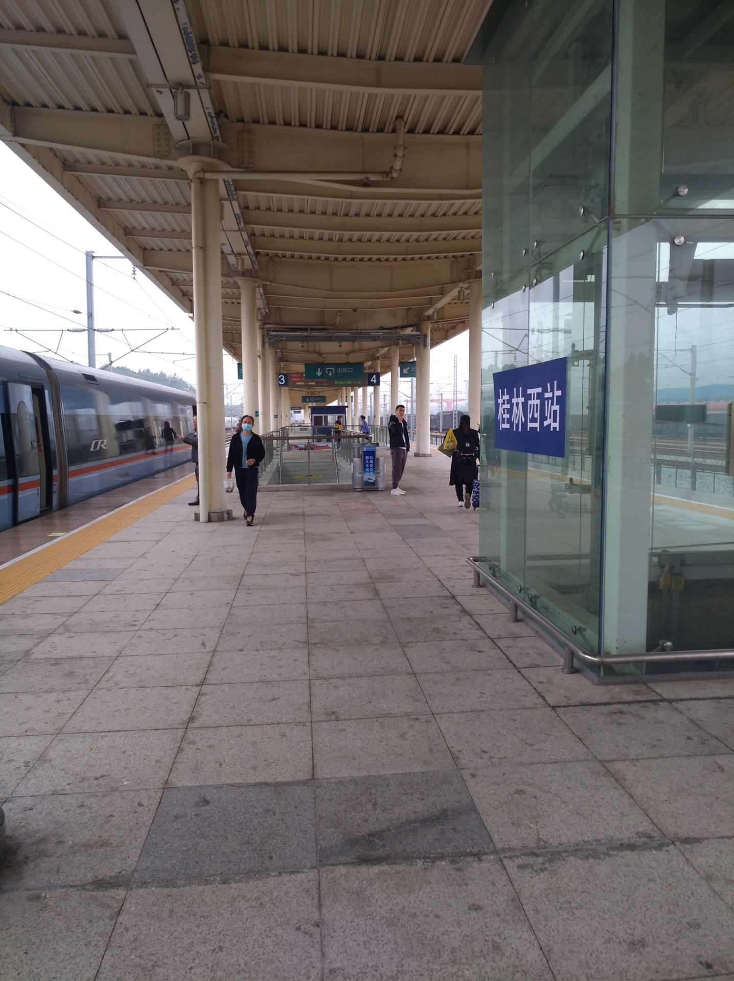 高铁路过桂林乘客齐刷刷惊叹拍照：重峦叠嶂美得像幅画--快科技--科技改变未来