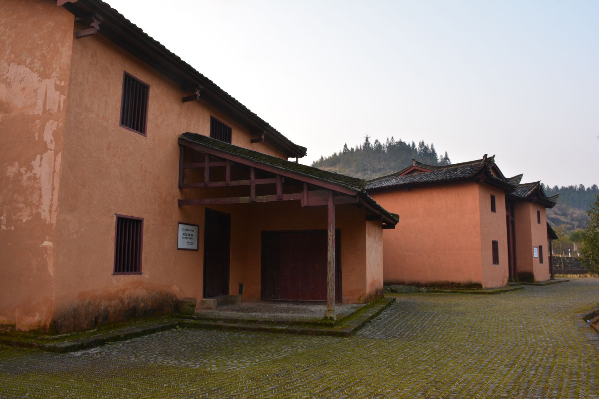 茅坪景区位于井冈山的西部,离中心的茨