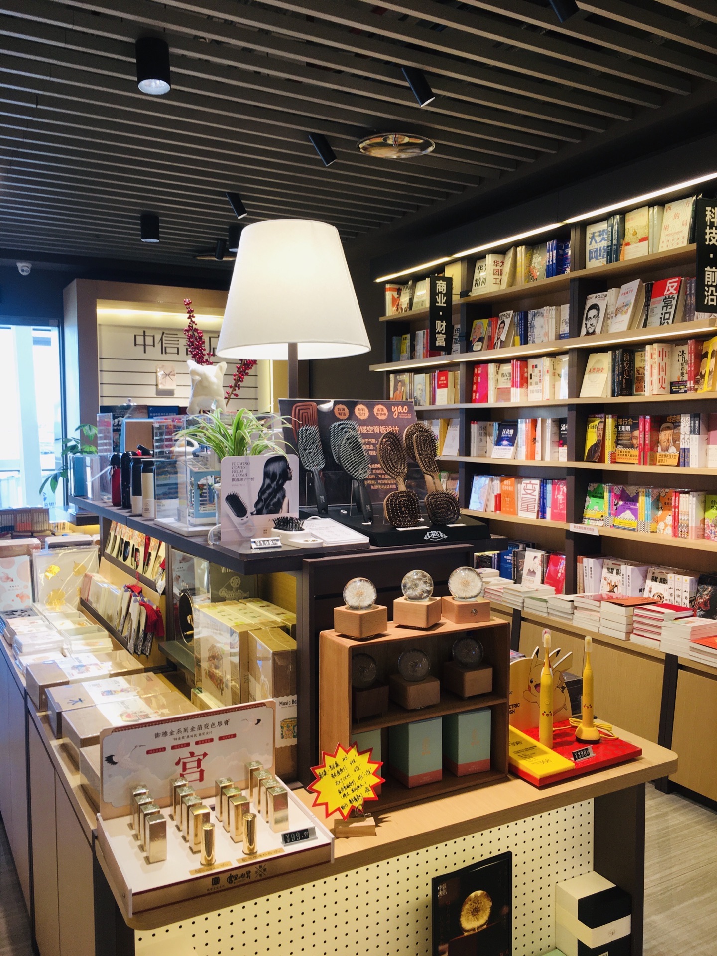 中信书店(厦门高崎国际机场国内隔离区5号登机口旁店)