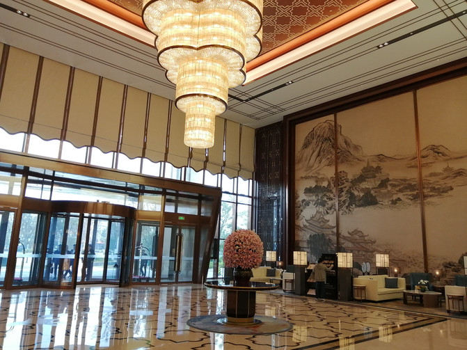 瑜伽团课：释放身心的能量之旅