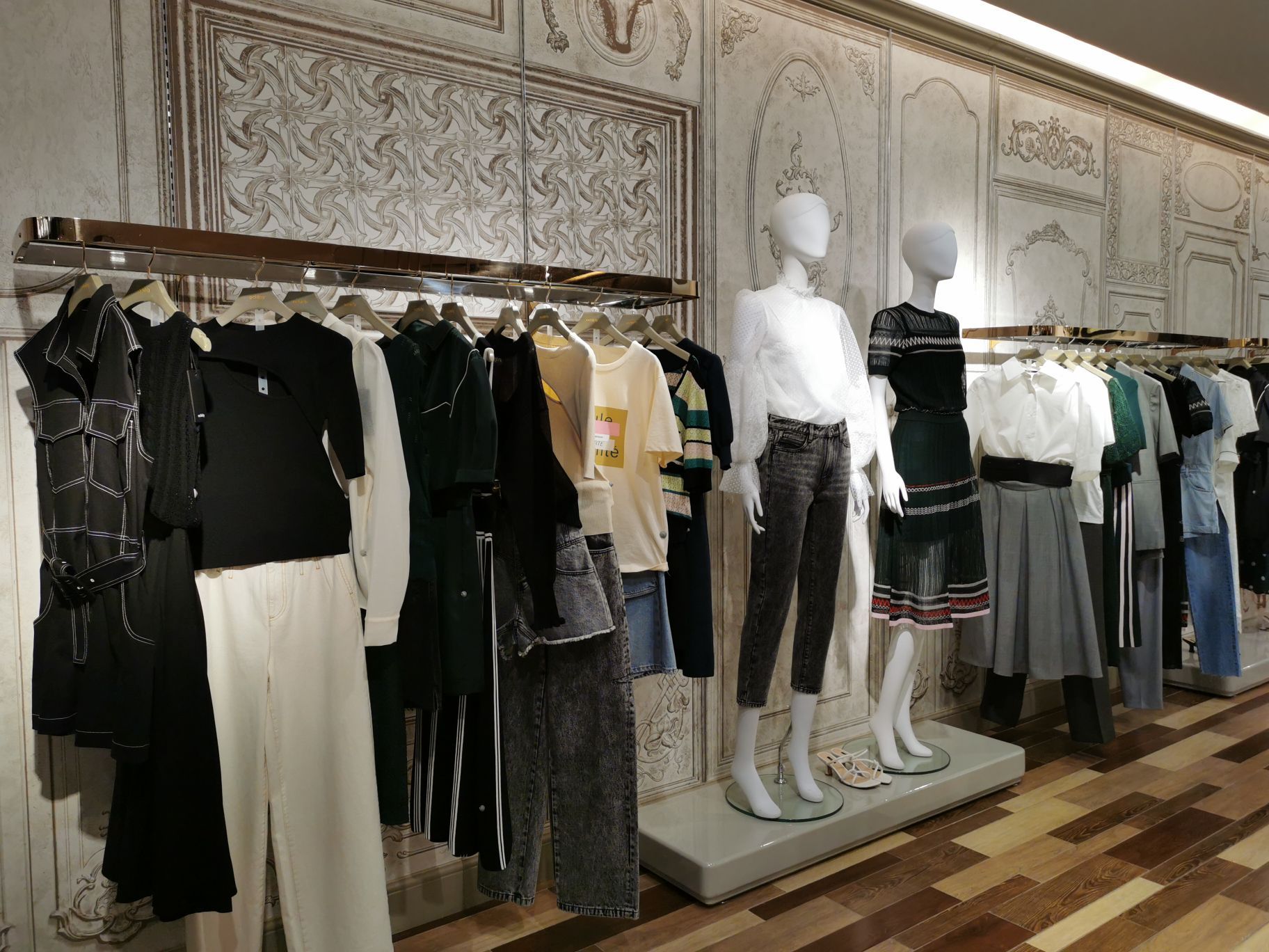 2021欧时力(广州白云机场店)购物,环境:店铺其实不大,衣服种.