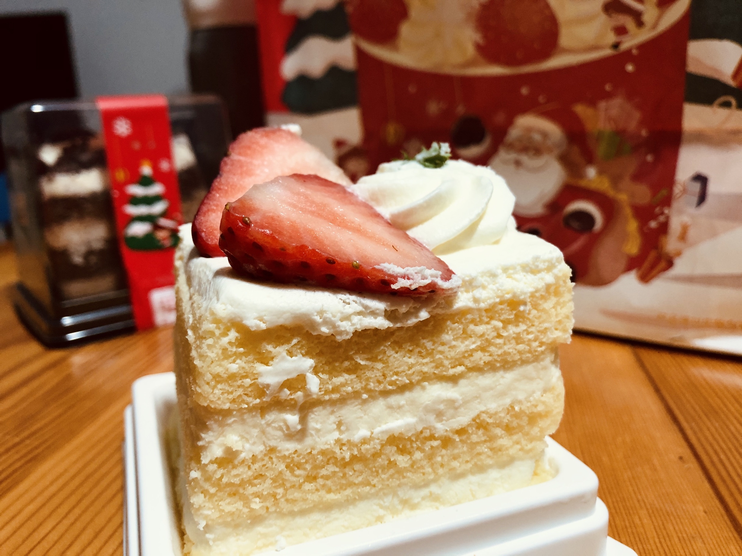 买过不少的味多美店铺,觉得水平都相当

原味小蛋糕上面有