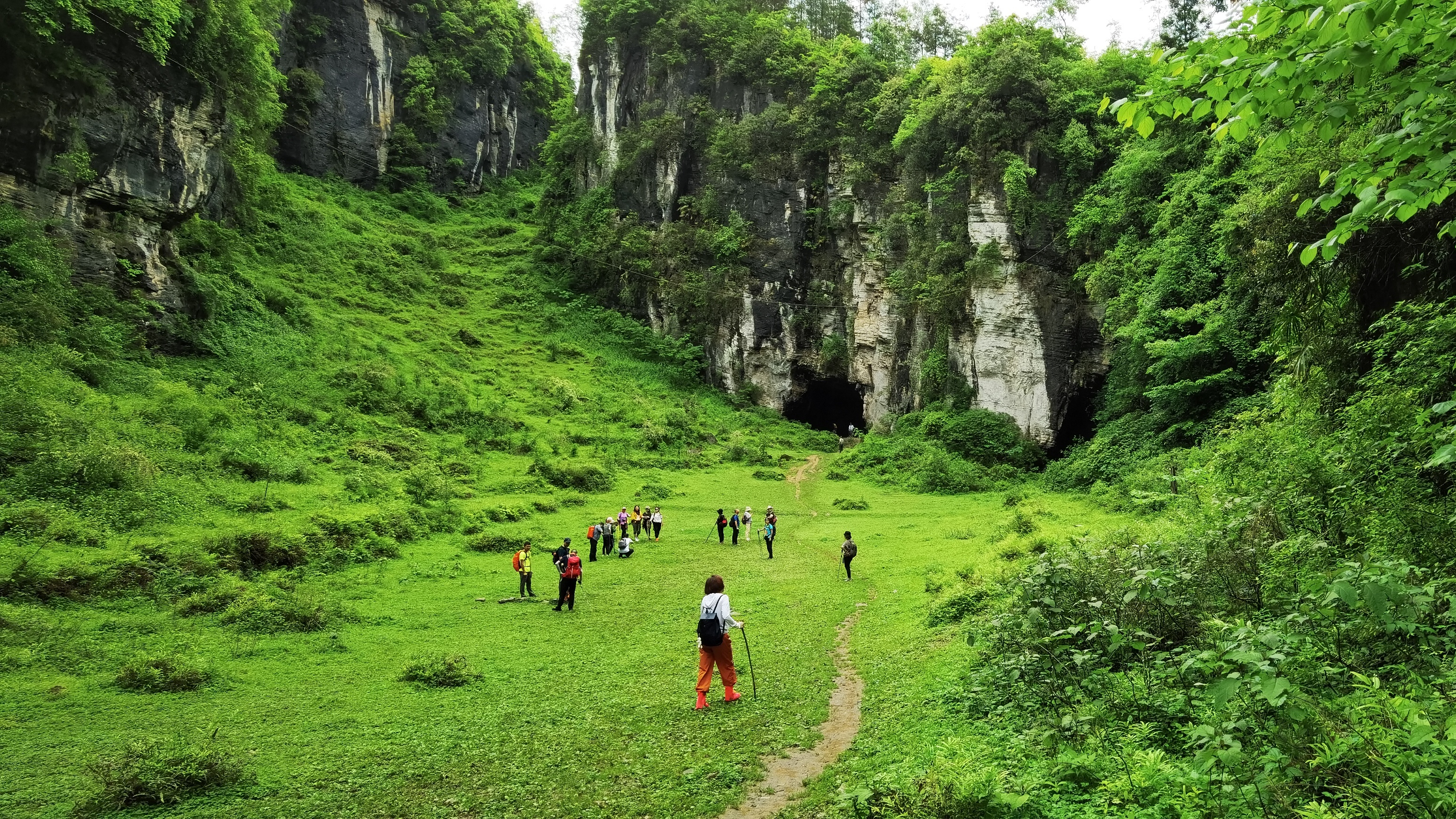 来湖北,一定要去清江古河床徒步