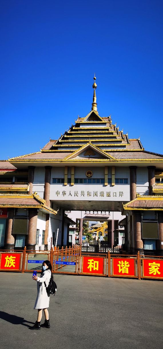 到国门拍张照,总是充满了浓浓的