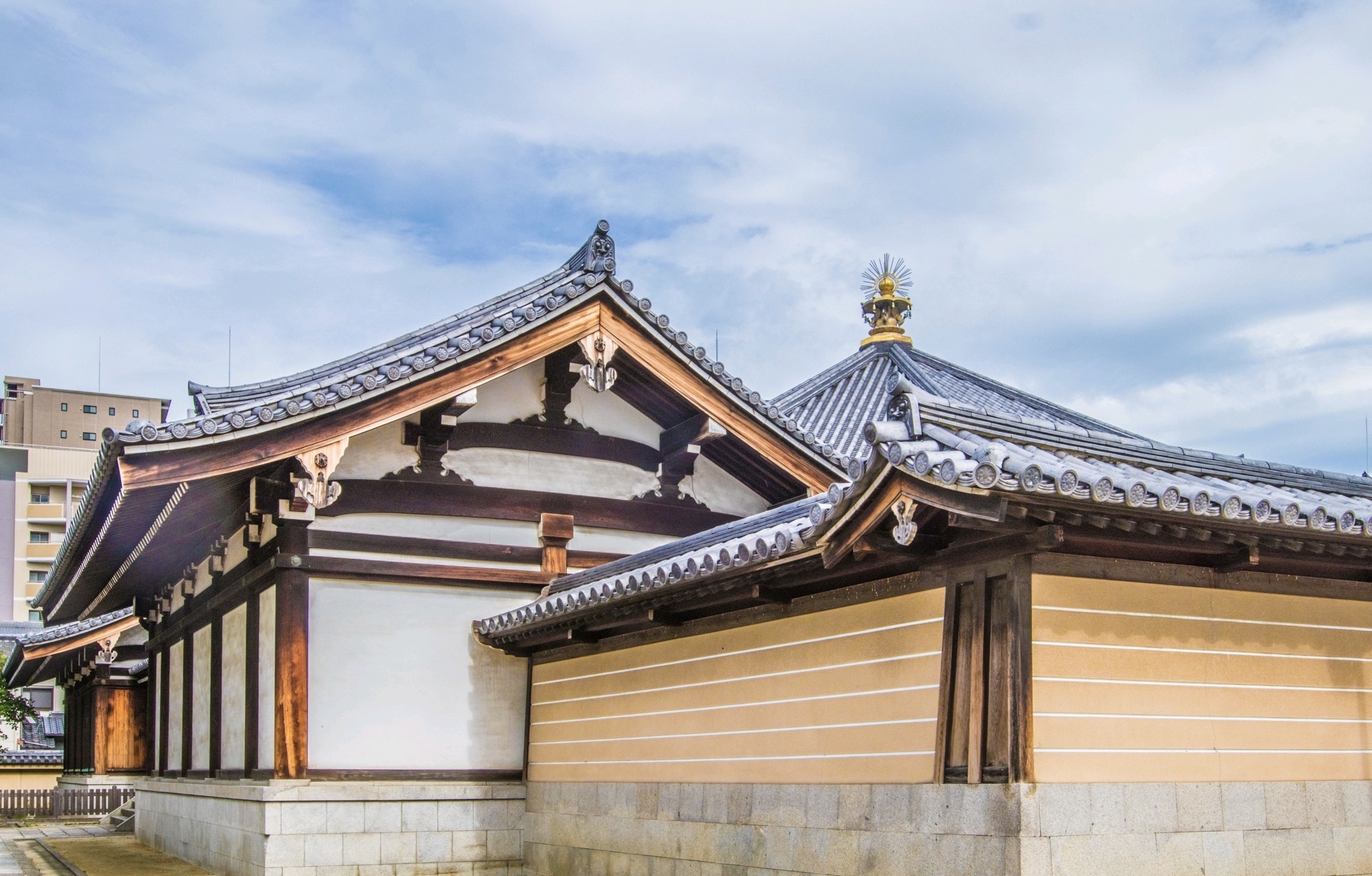 大阪shitennoji temple景点,这个地方是日本最古老的一个佛教寺庙肆 
