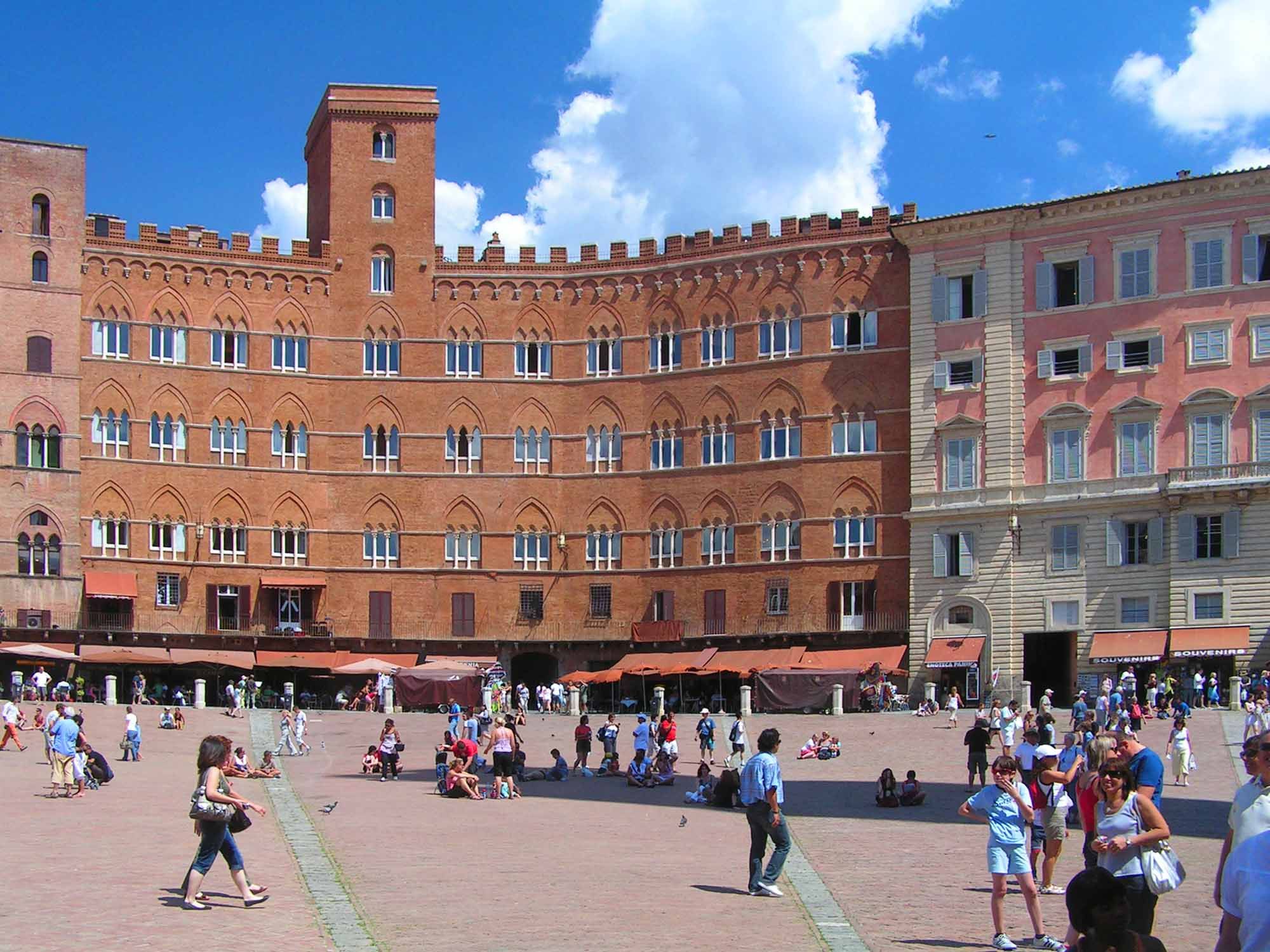 【携程攻略】锡耶纳田野广场景点,田野广场(piazza del campo)是