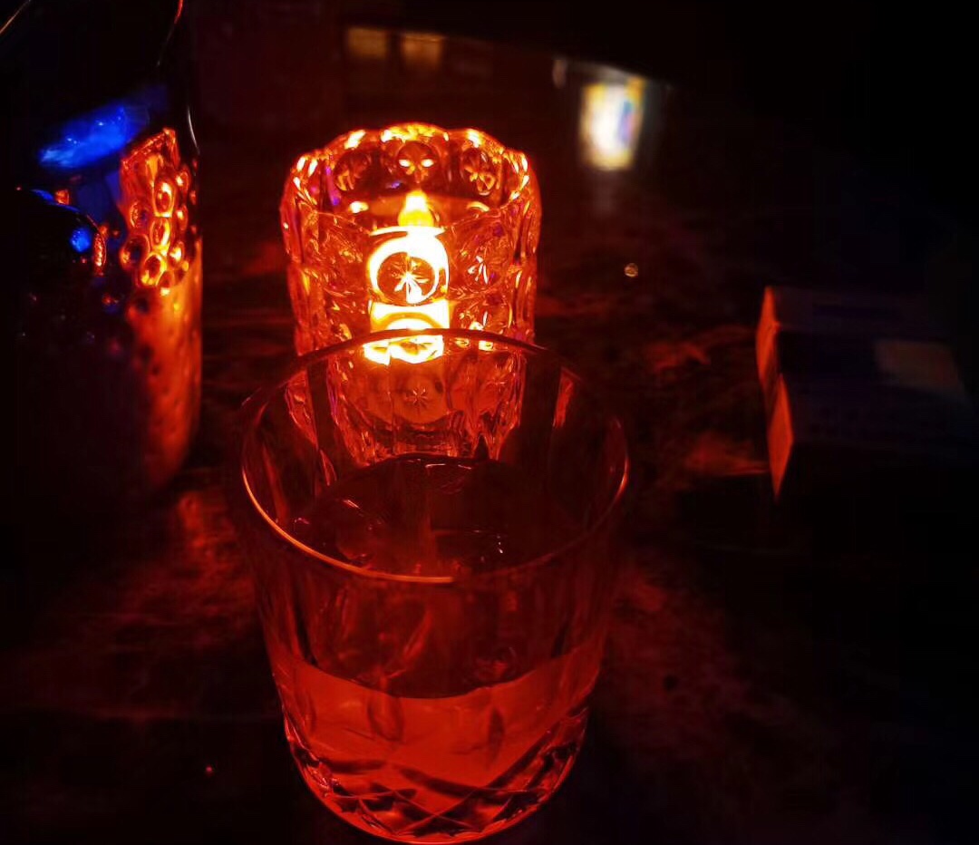 园餐厅酒吧喝喝酒,聊聊天,听听音乐,放松放松心情,环境温馨舒适,服务
