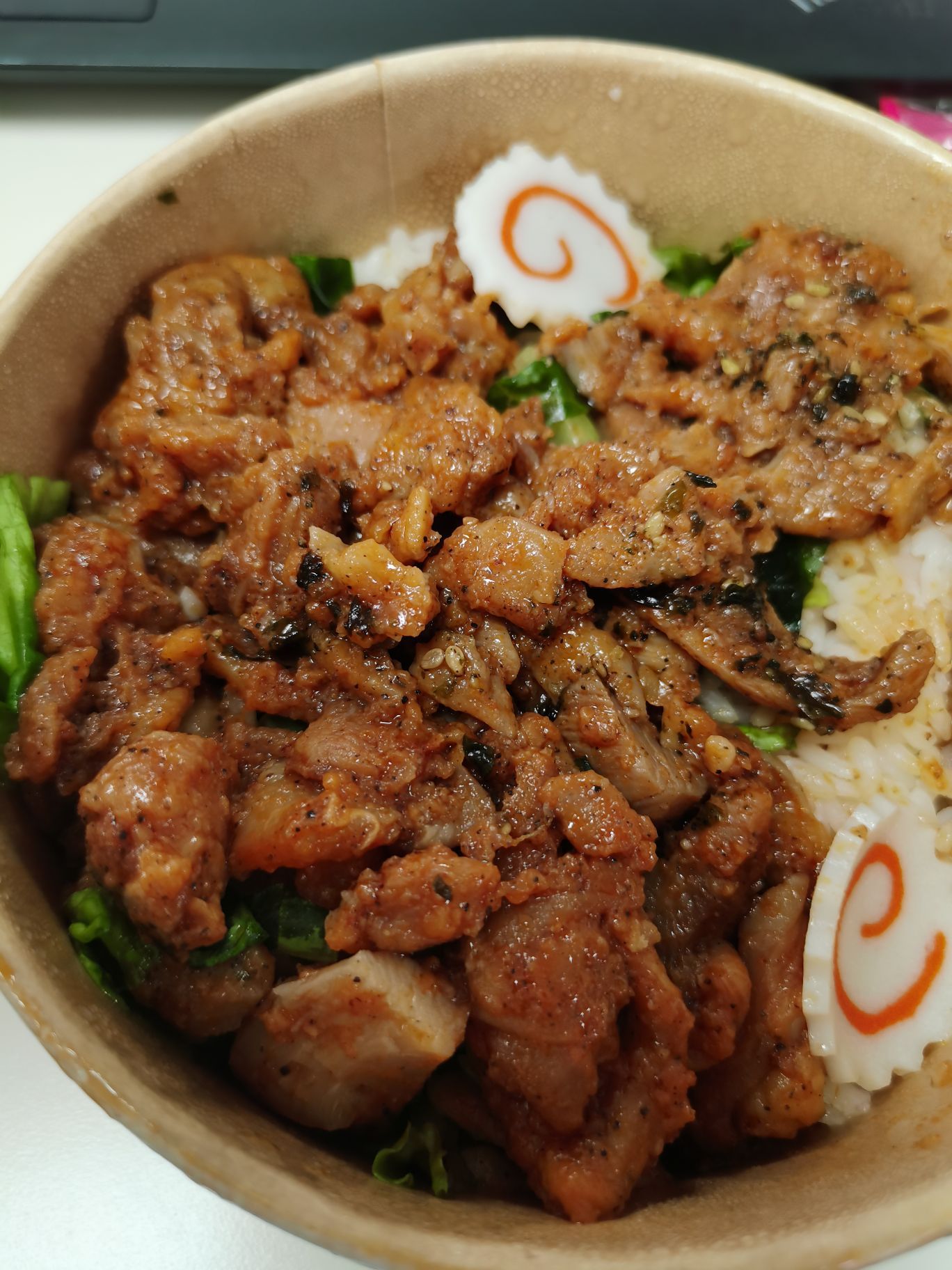烤肉饭一直都只吃这一家,鸡腿肉饭的分量真的是特别的多,而且这边送的