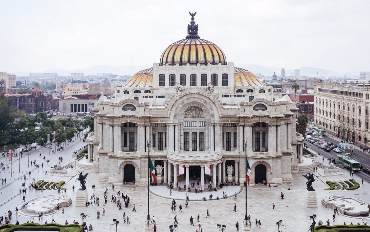 墨西哥城宪法广场上的主教座堂，西班牙殖民时期的建筑|主教座堂|墨西哥城|宪法广场_新浪新闻